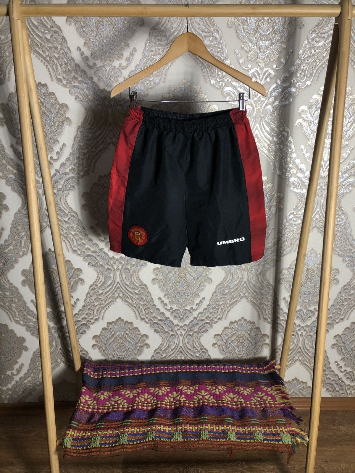 Vintage VERY RARE UMBRO FC MANCHESTER UNITED ENGLAND SOCCER SHORTS Size US 30 / EU 46 - 1 Thumbnail