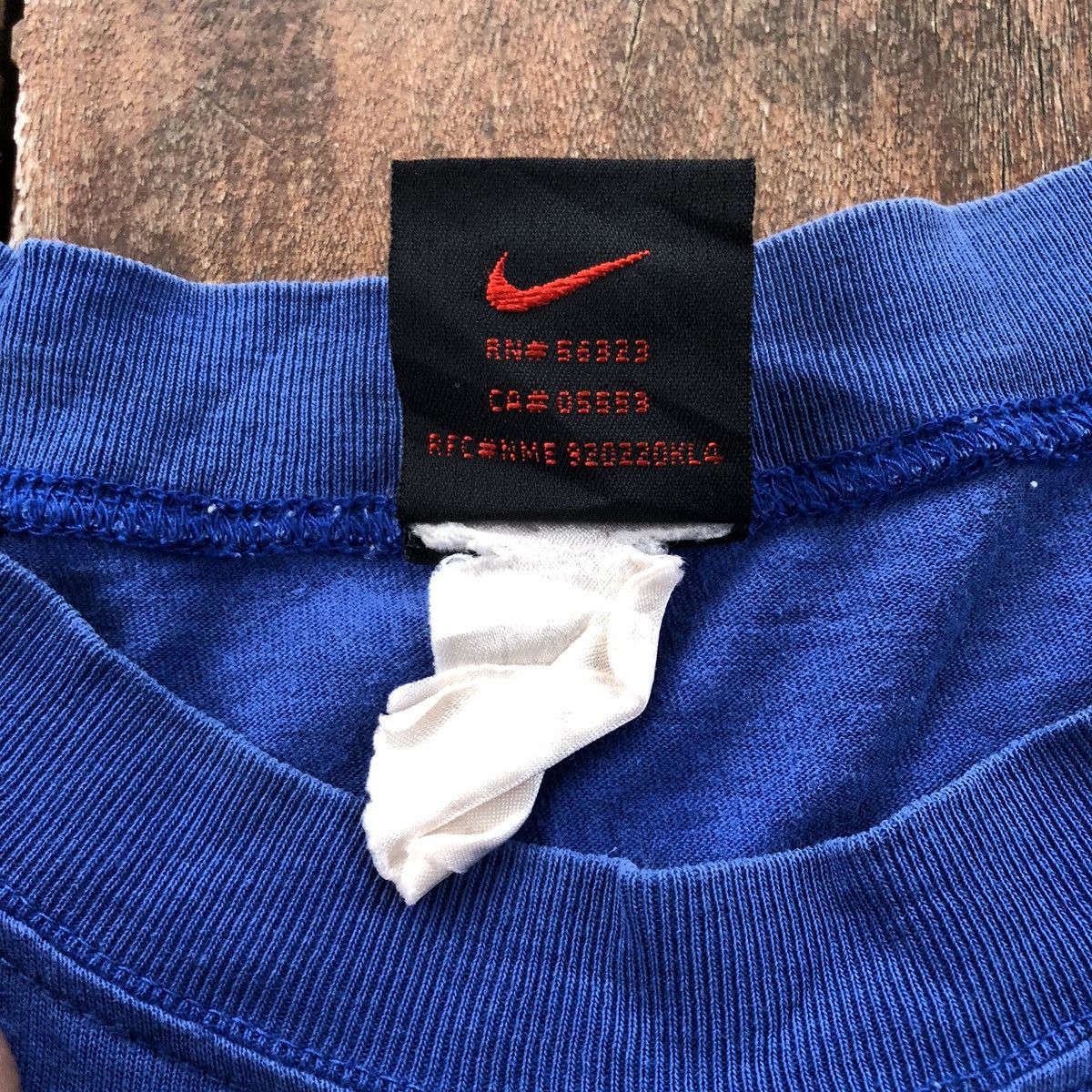 Vintage Vintage Thrashed Faded Nike Single Stitch Rare T Shirt Size US L / EU 52-54 / 3 - 6 Thumbnail
