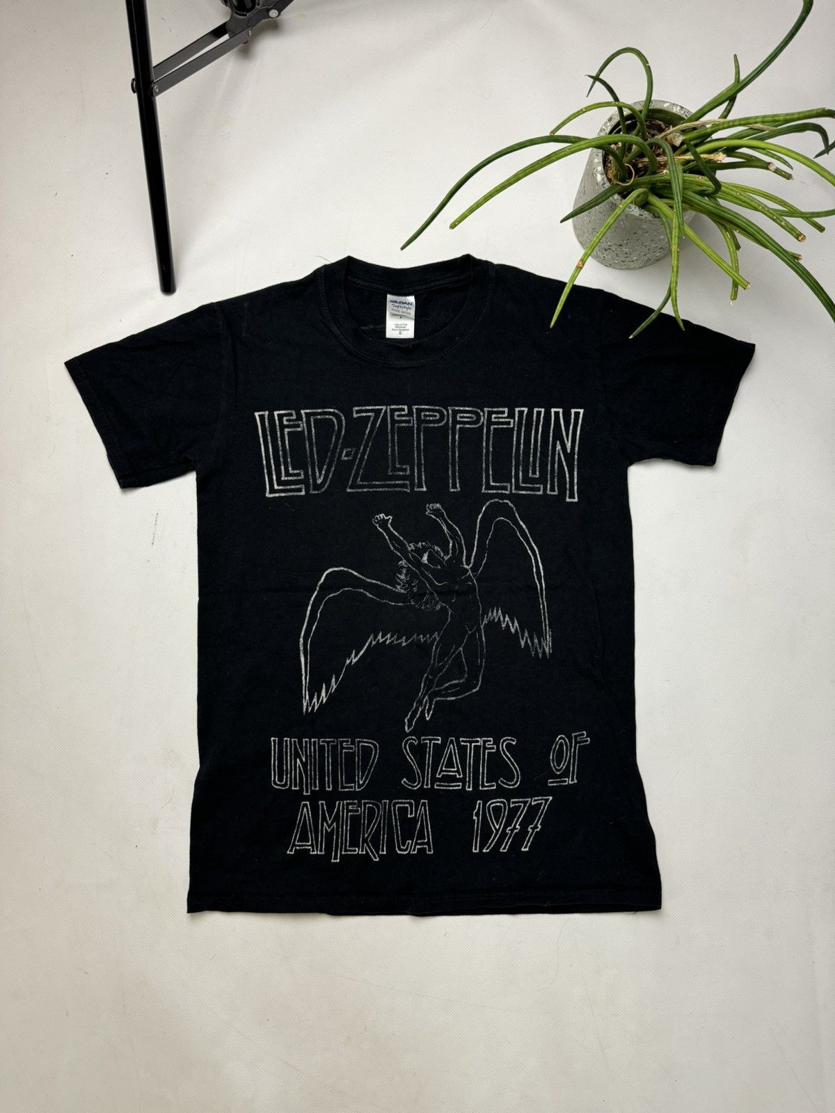 Band Tees × Led Zeppelin Rare vintage Led Zeppelin T-shirt big logo 1977 y2k Size US S / EU 44-46 / 1 - 1 Thumbnail