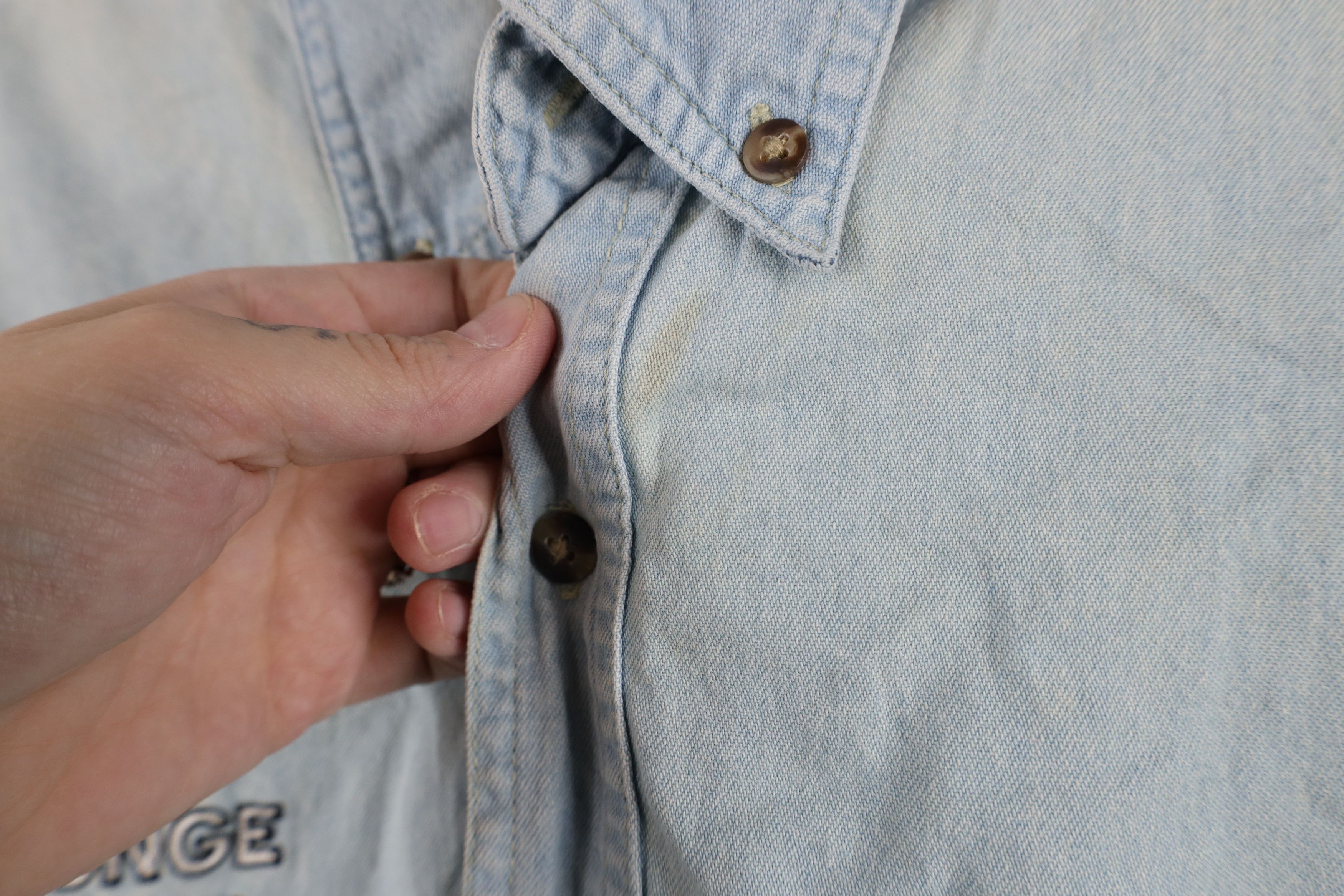 Vintage Vintage Y2K 2003 Break Room Lounge Denim Jean Button Shirt Size US L / EU 52-54 / 3 - 7 Thumbnail