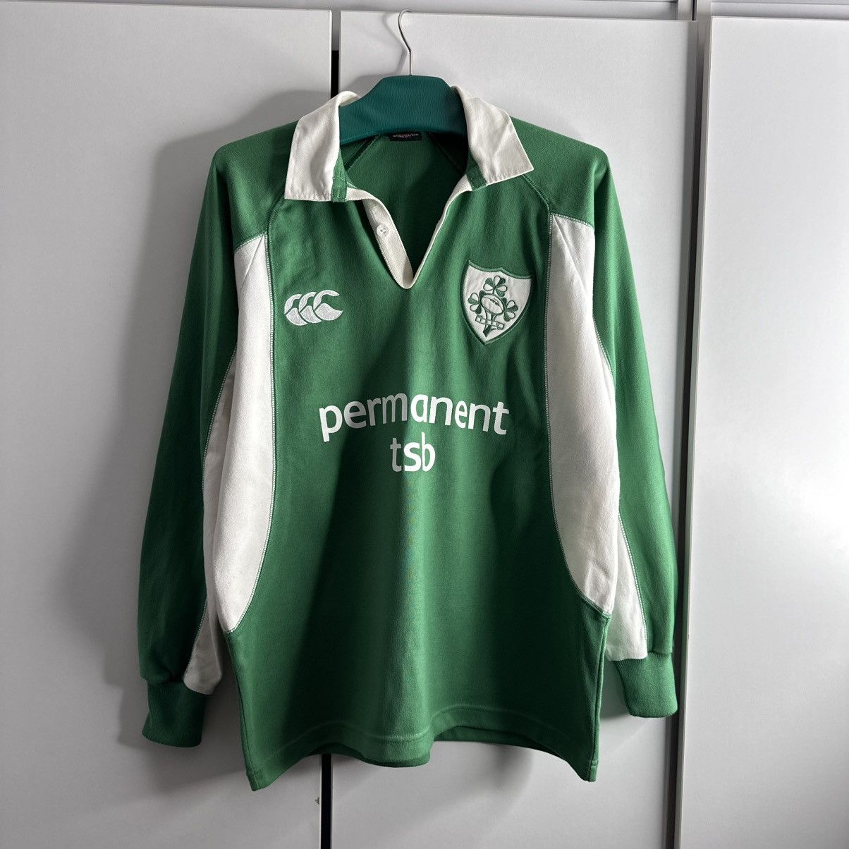 Canterbury of New Zealand IRELAND IRISH RUGBY 2005 2006 HOME JERSEY CANTERBURY Size US S / EU 44-46 / 1 - 1 Thumbnail