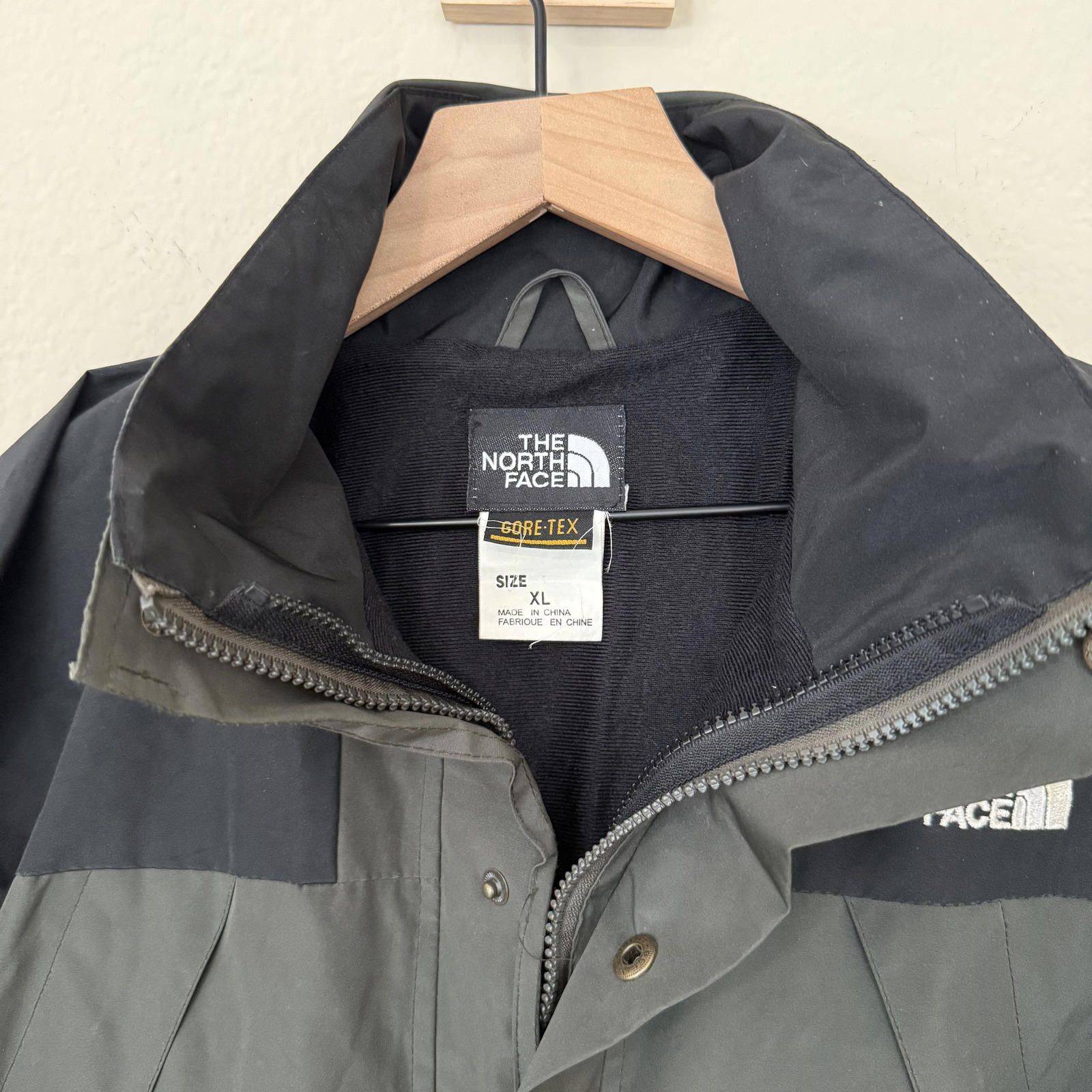 The North Face Northface Jacket Women's XL Black/Green GoreTex Zip VTG Size US XL / EU 56 / 4 - 3 Thumbnail