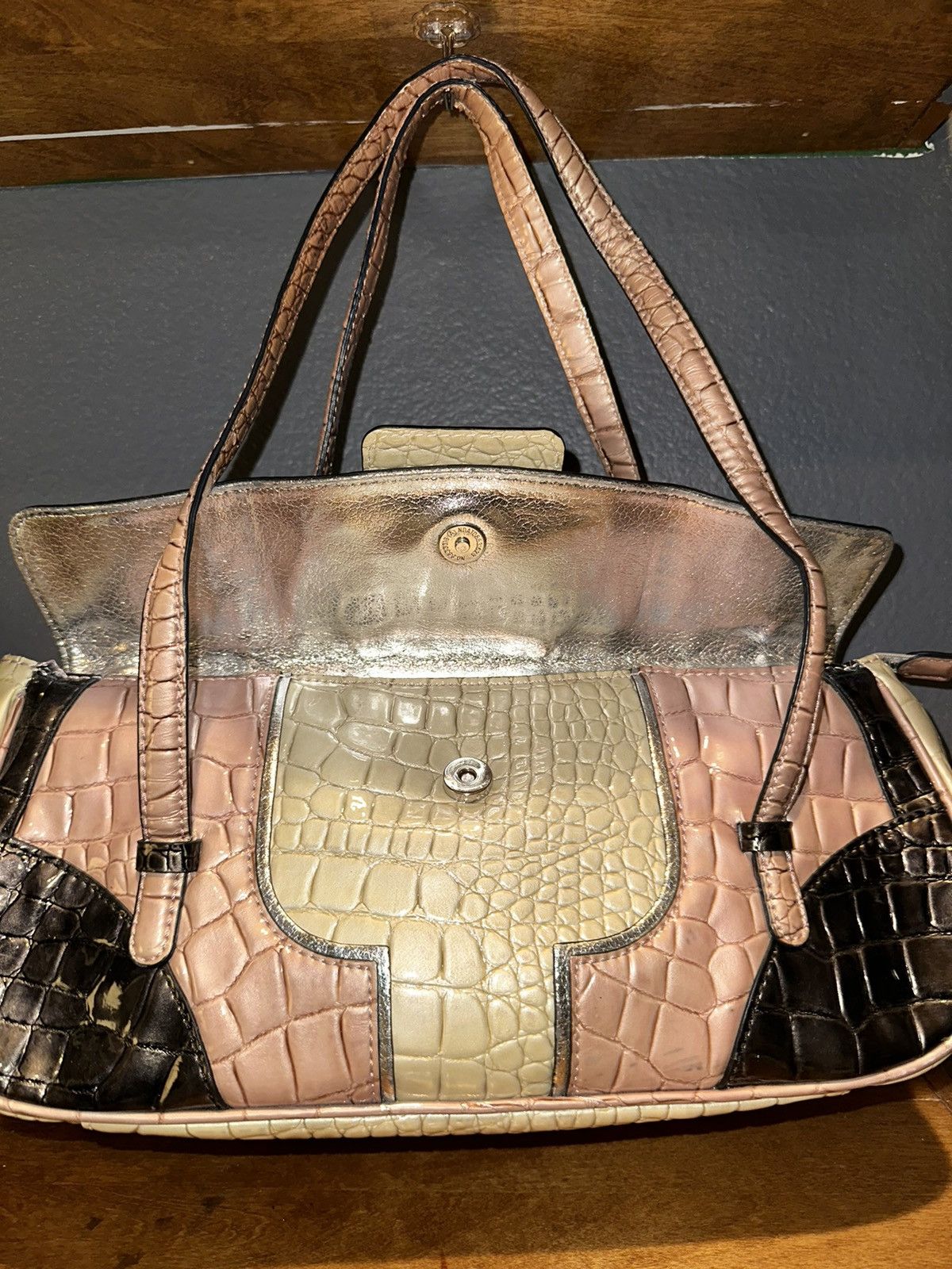 Guess Guess Y2K 2000’s Pink Crocodile Semi Gloss Shoulder Handbag Size ONE SIZE - 5 Thumbnail