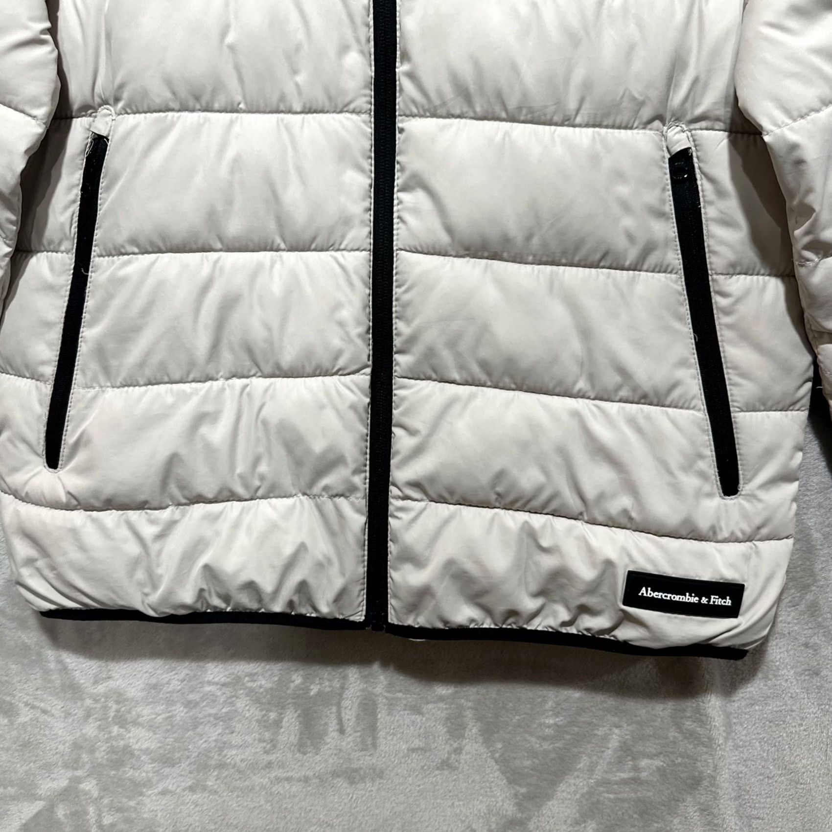Abercrombie & Fitch Abercrombie & Fitch Puffer Jacket Women's XS Contrasting Black Zipper Detailing Jacket Size XS / US 0-2 / IT 36-38 - 4 Thumbnail