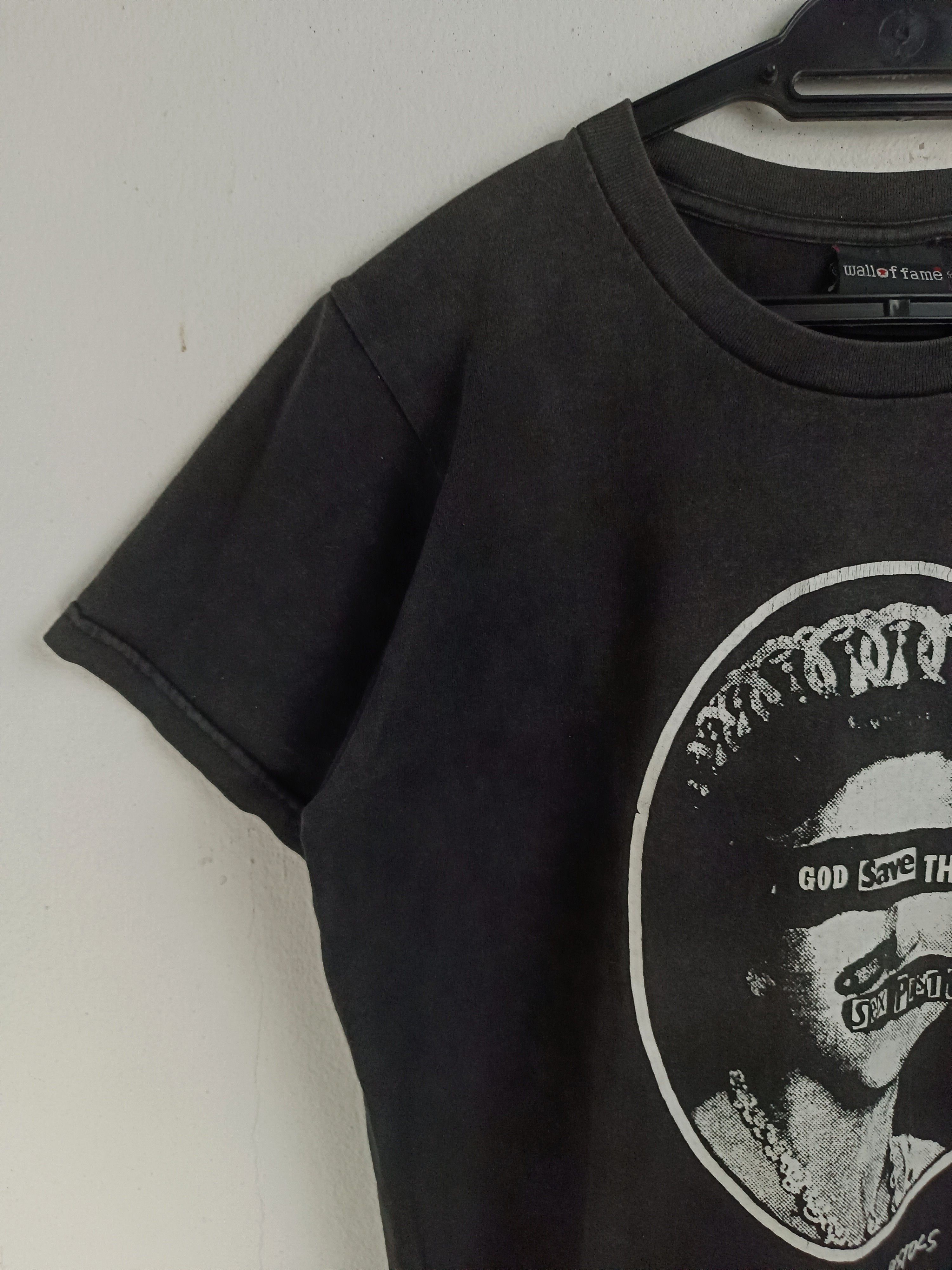 Band Tees VINTAGE FADED 2000s SEX PISTOLS GOD SAVE THE QUEEN clash Size US S / EU 44-46 / 1 - 5 Thumbnail