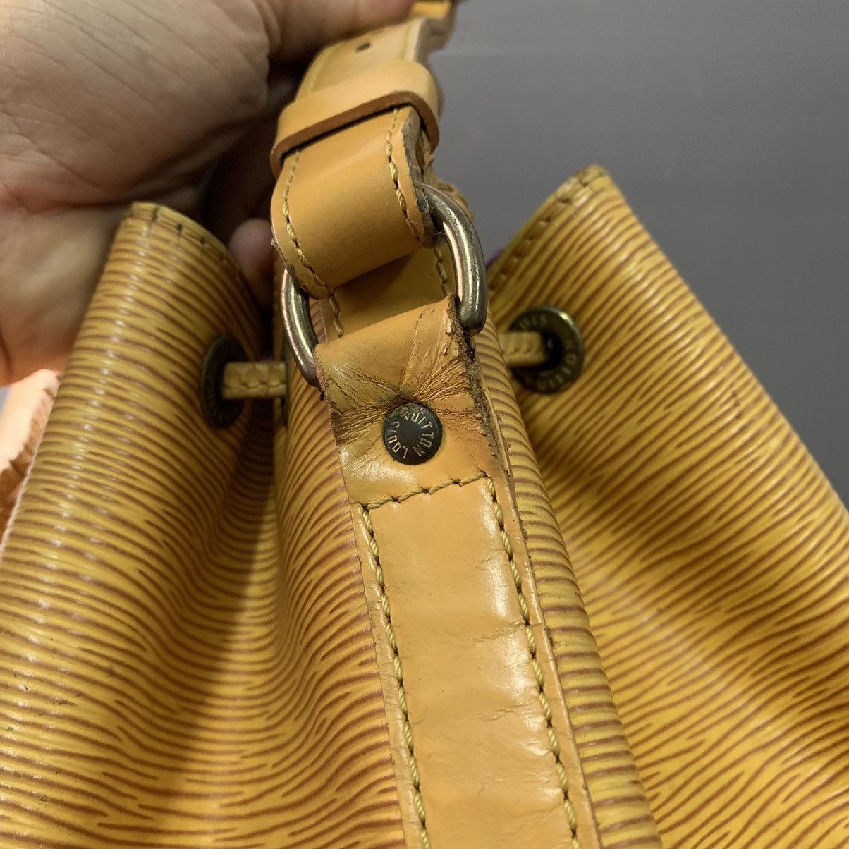 Louis Vuitton Louis Vuitton Epi Leather Bucket Gm Size ONE SIZE - 15 Thumbnail