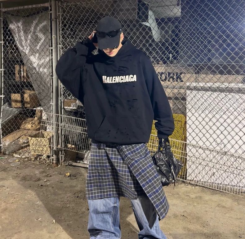 Balenciaga Balenciaga Black old hooded sweater with holes. Size US L / EU 52-54 / 3 - 7 Thumbnail