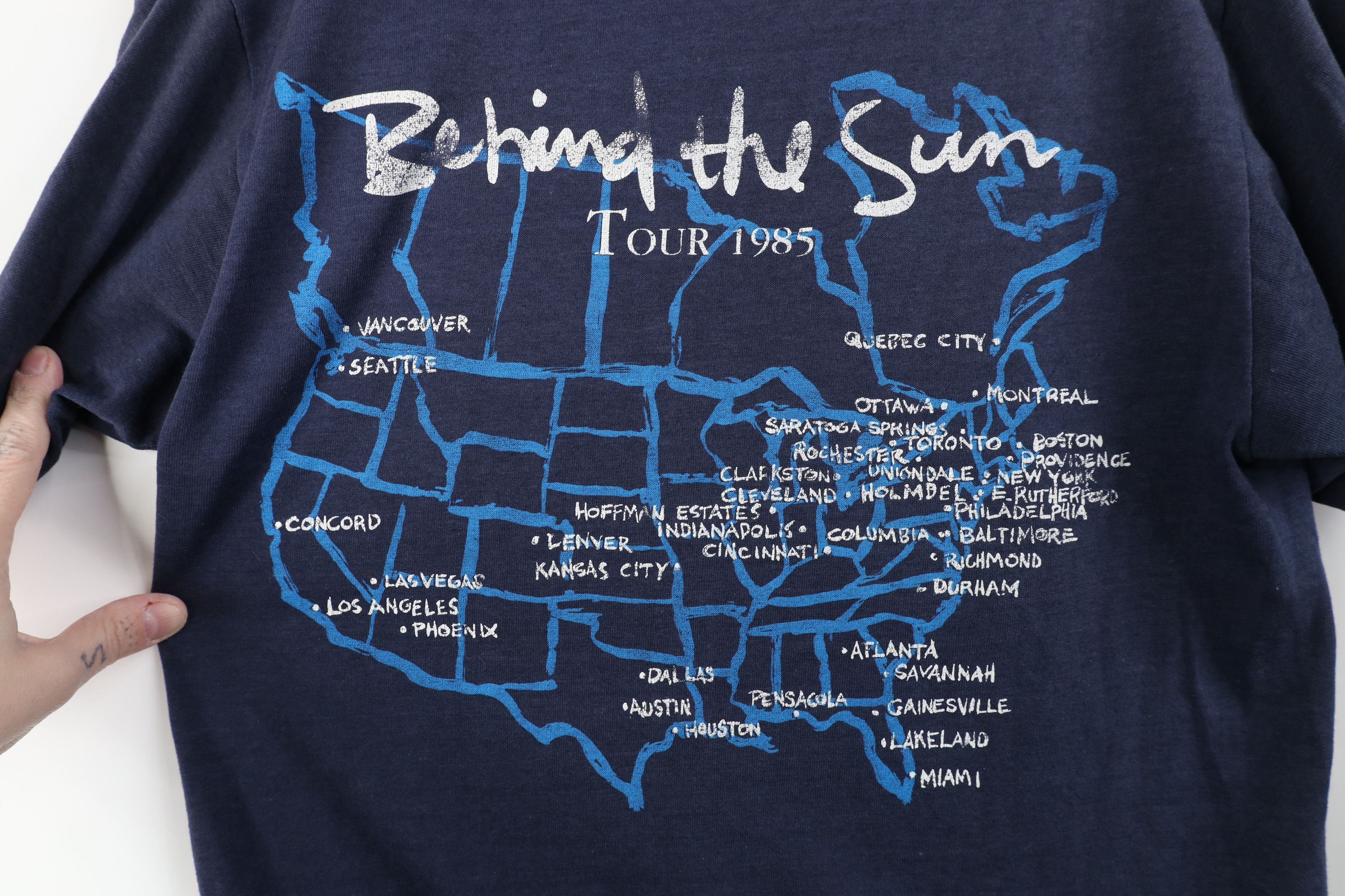 Vintage Vintage 80s 1985 Behind the Sun Eric Clapton Band T-Shirt Size US M / EU 48-50 / 2 - 14 Thumbnail