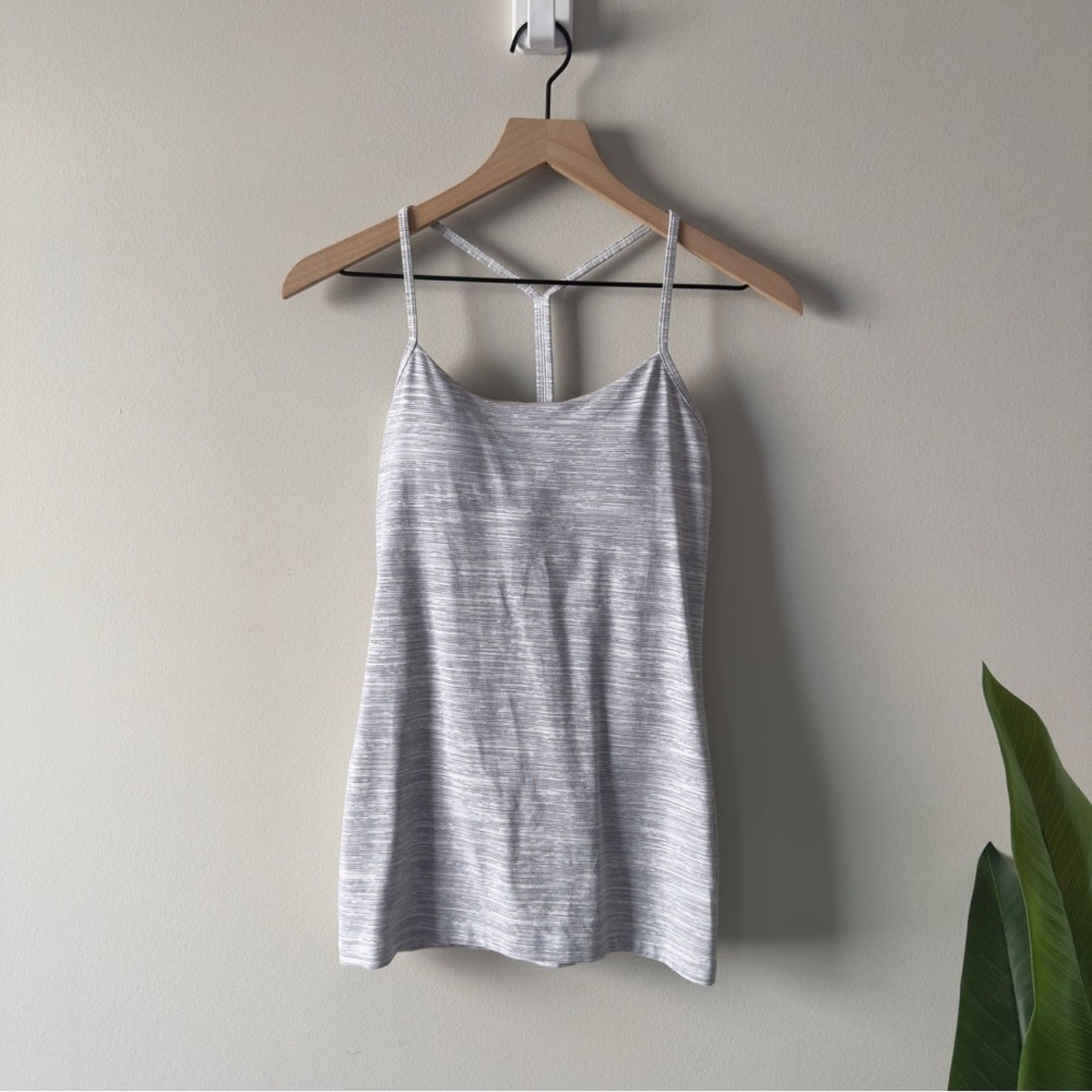 Lululemon Lululemon Power Pose Tank *Light Support For A/B Cup Wee Are Size M / US 6-8 / IT 42-44 - 4 Thumbnail