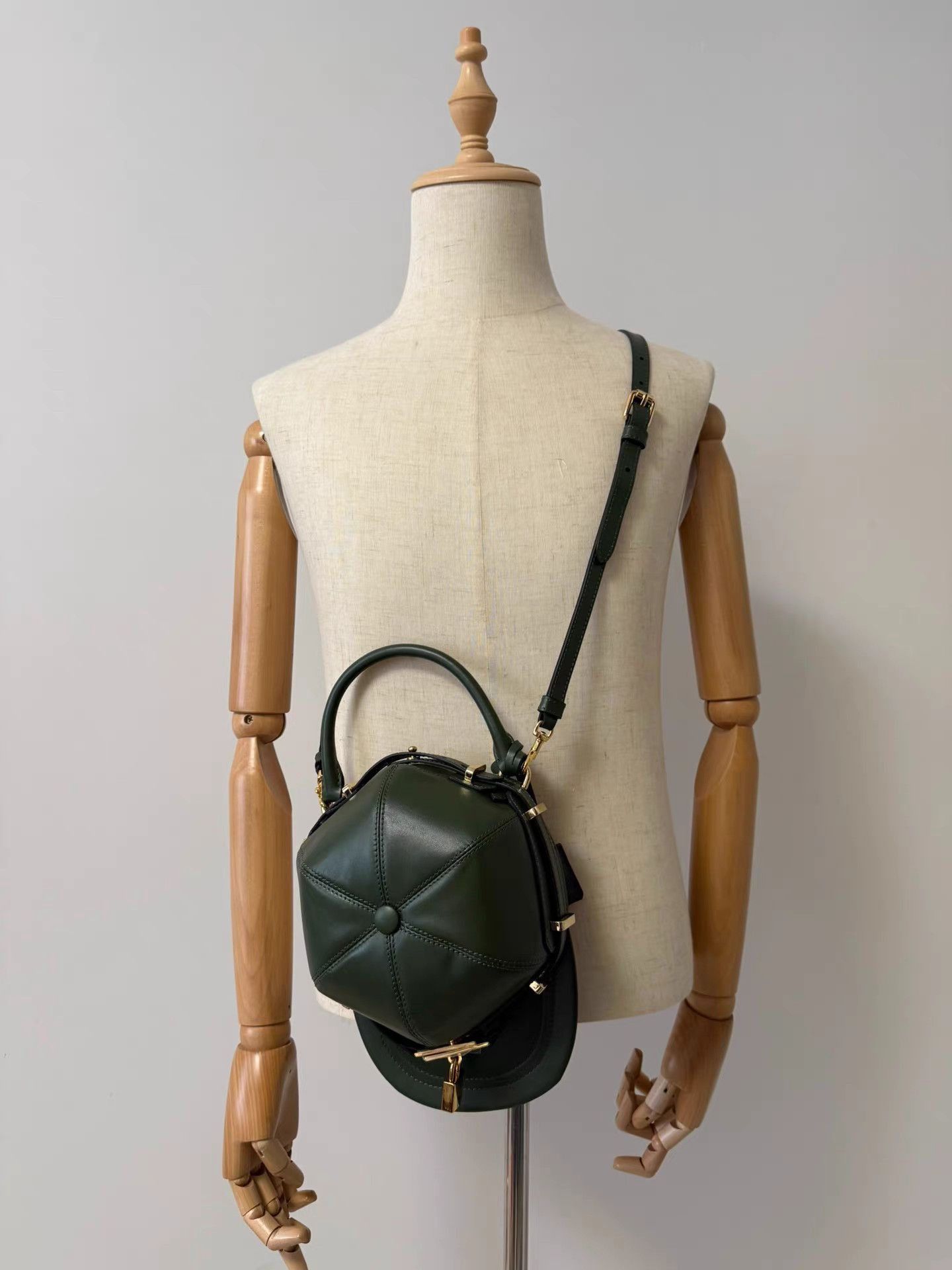 Moschino Green Quilted Crossbody Handbag Size ONE SIZE - 1 Thumbnail