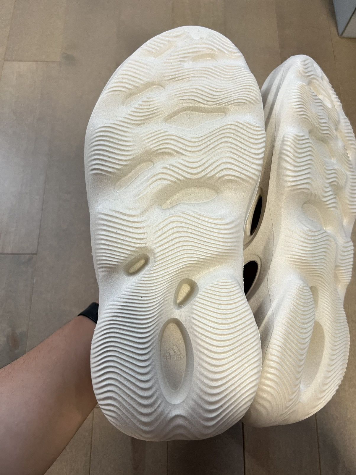 Adidas × Yeezy Yeezy Foam RNNR Sand Size US 10 / EU 43 - 5 Thumbnail