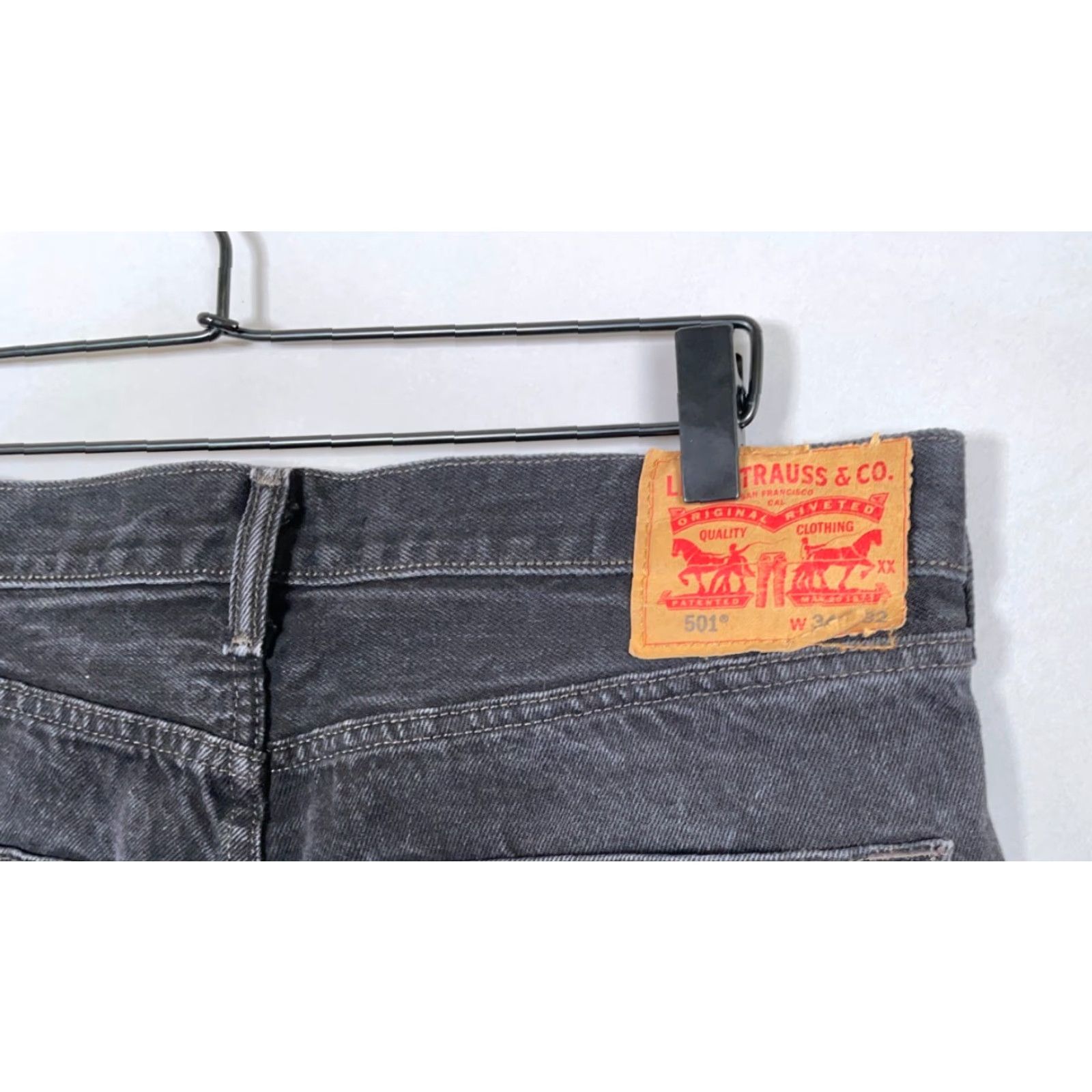 Levi's VINTAGE Levi's 501 Jeans Men's 34x32 Straight Fit Black Cotton Denim Retro 90s Size US 34 / EU 50 - 3 Thumbnail
