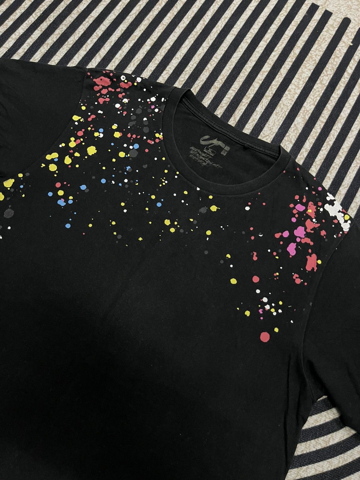 Futura × Uniqlo 2000s UNIQLO X FUTURA SHORT SLEEVE TSHIRT ART DESIGN Size US XL / EU 56 / 4 - 6 Thumbnail