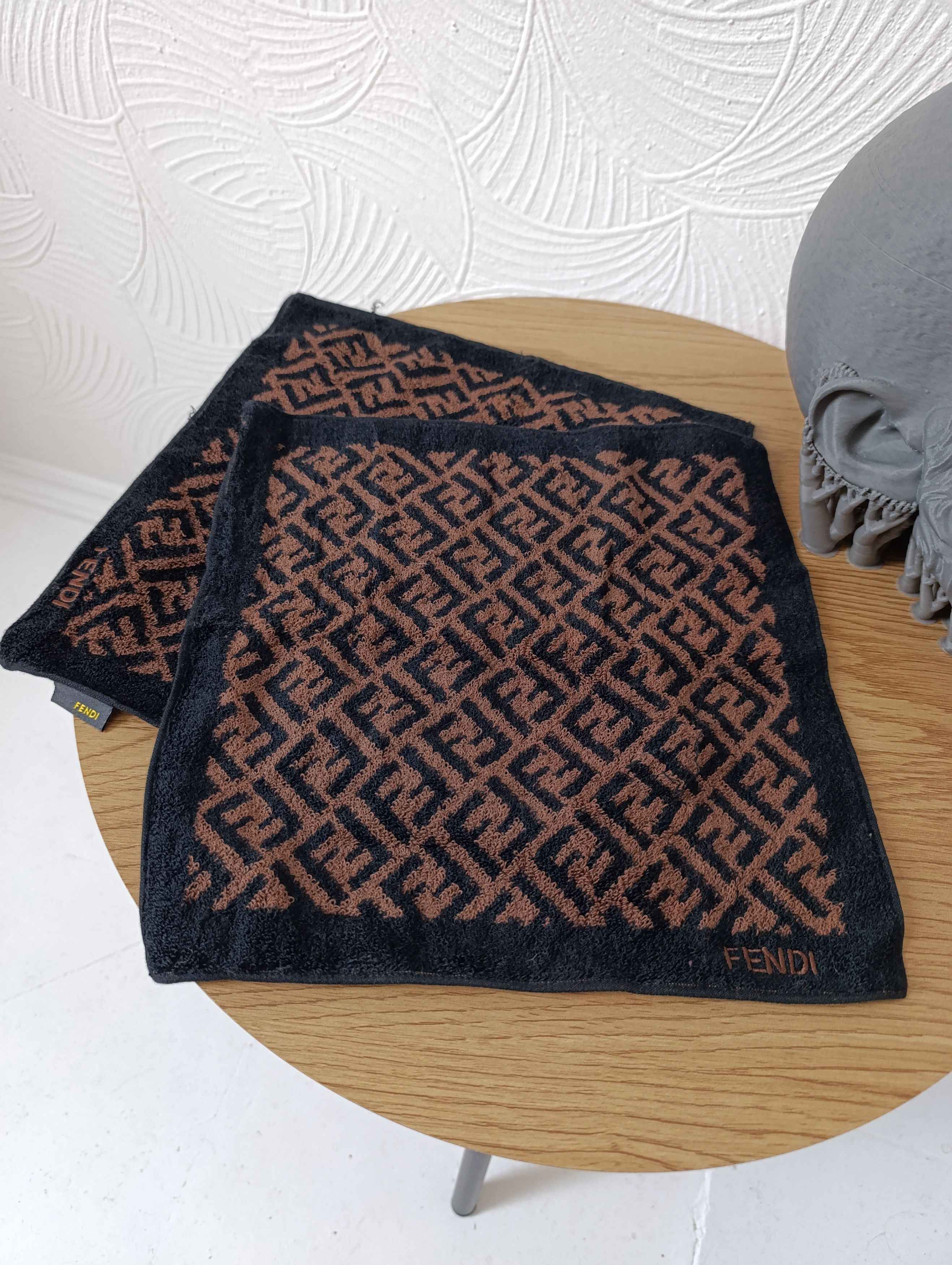 Fendi FENDI MONOGRAM TWO SMALL HANDS COTTON TOWEL VINTAGE Size ONE SIZE - 1 Thumbnail