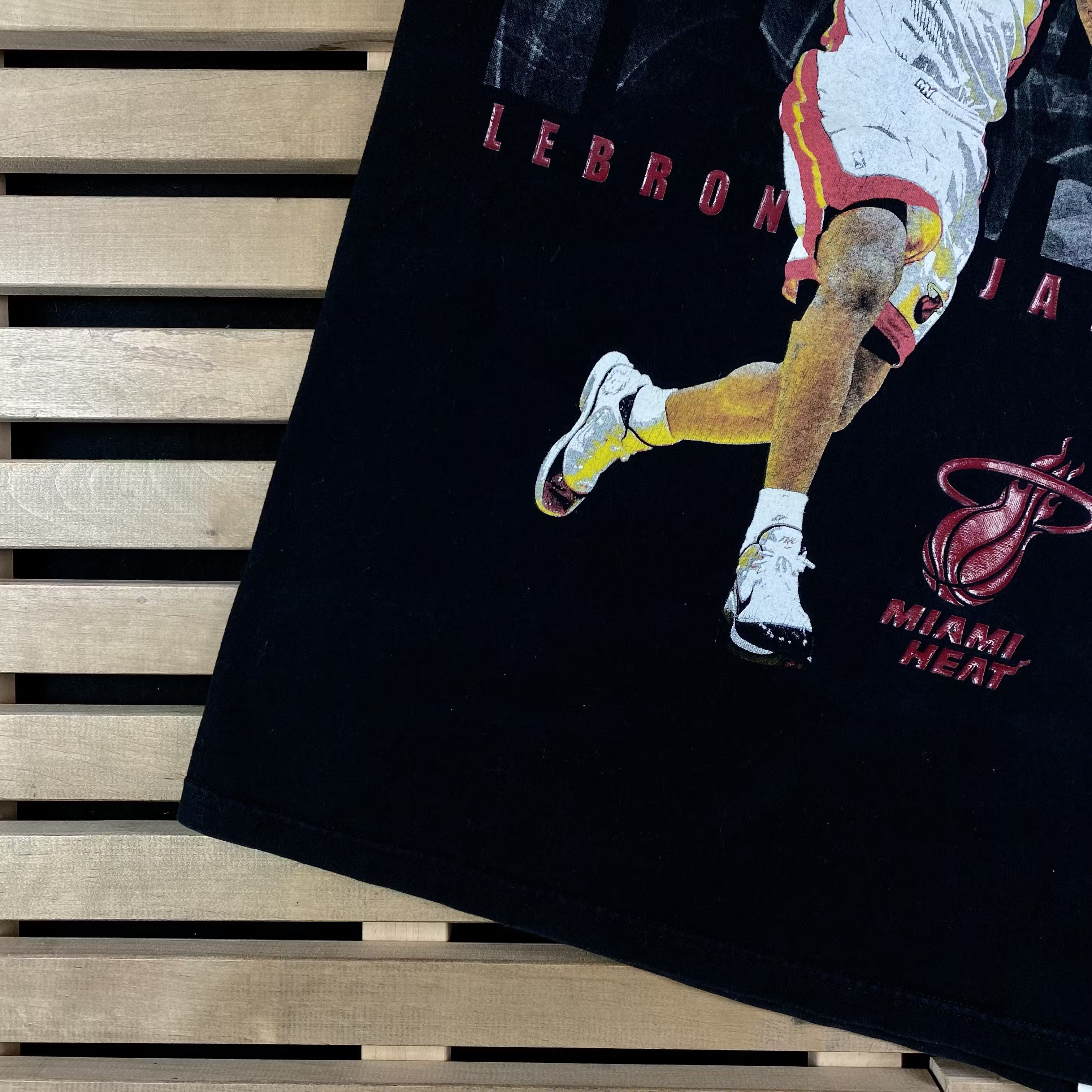 Majestic × NBA × Vintage Men’s Vintage T-Shirt Kebron James Majestic Size L Size US L / EU 52-54 / 3 - 3 Thumbnail