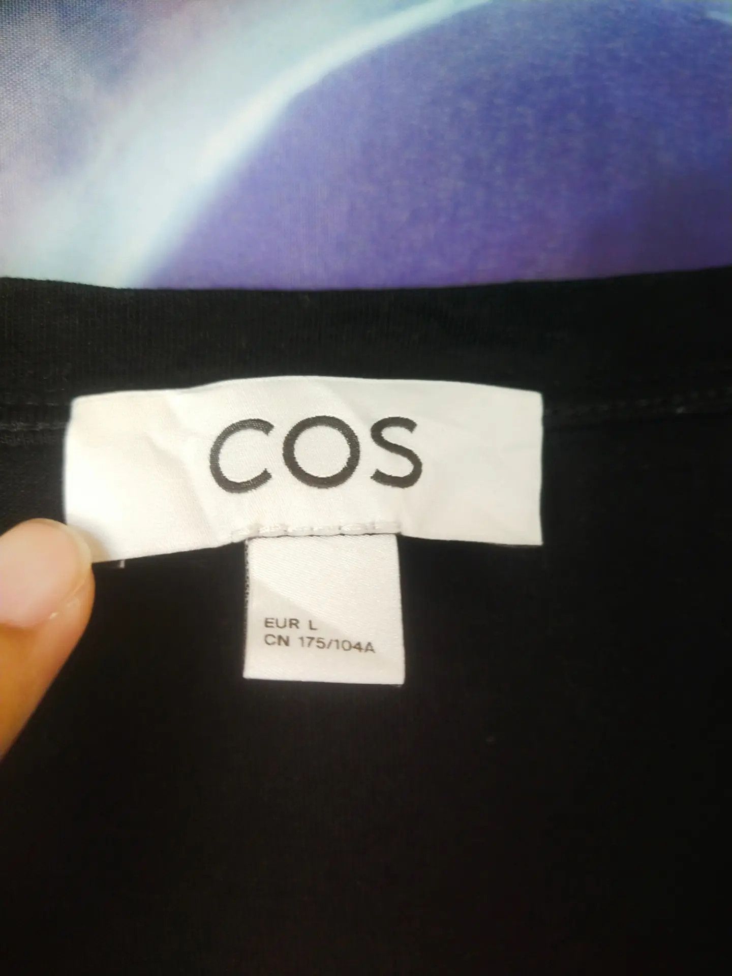 Cos Cos V-Neck Basic Black Tees Size US L / EU 52-54 / 3 - 3 Thumbnail