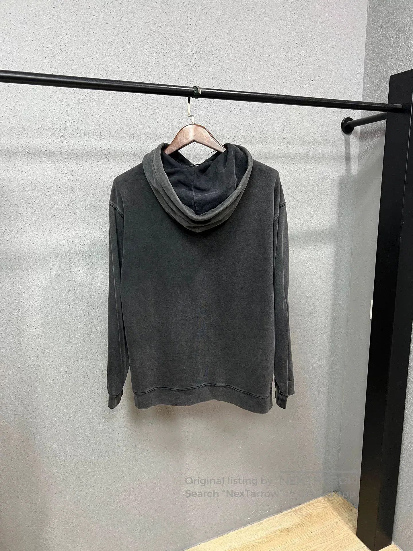 Balenciaga balenciaga small logo sweatshirt in gray. Size US XS / EU 42 / 0 - 2 Thumbnail