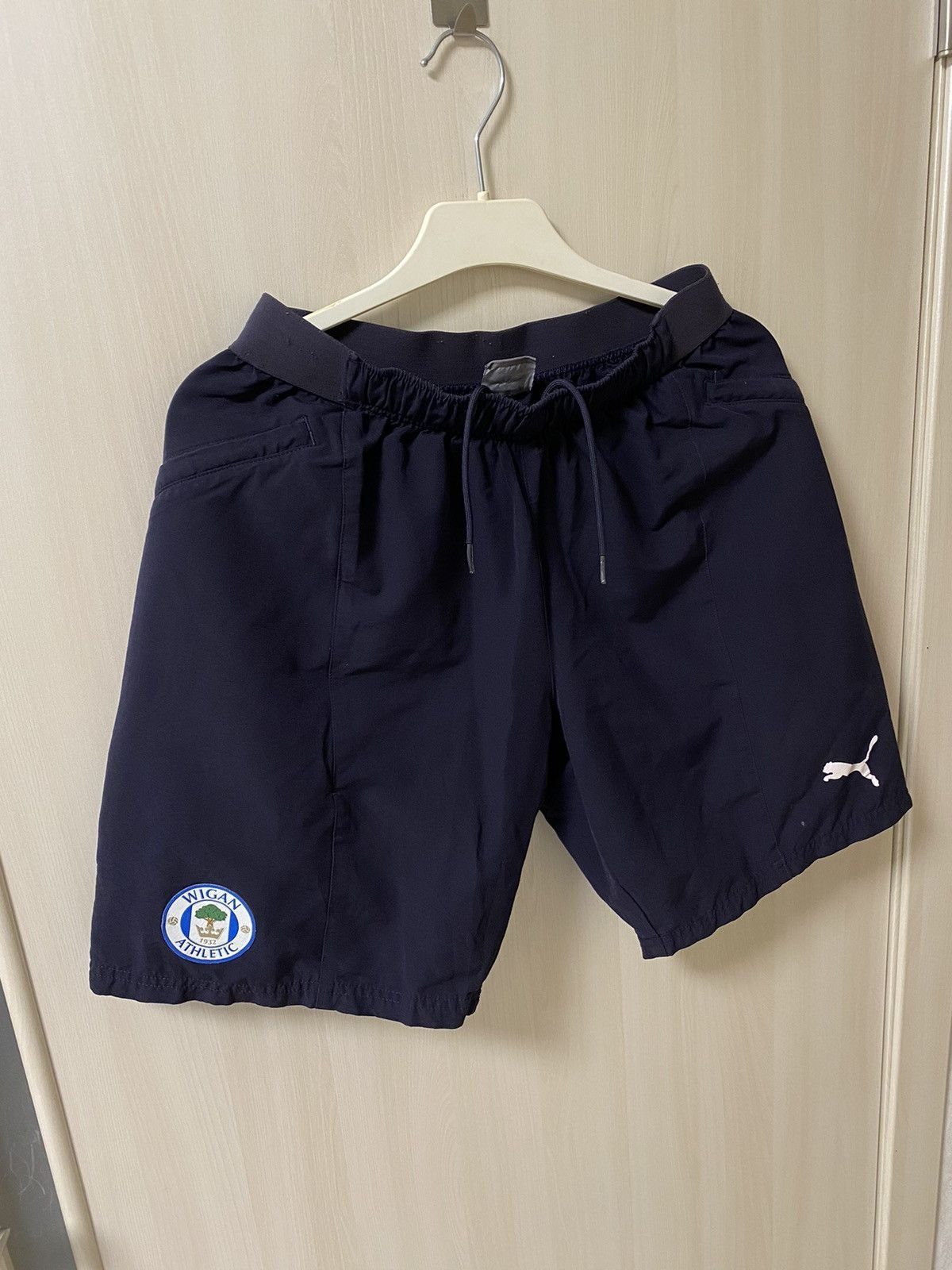 Puma Vintage Puma Wigan Soccer shorts - Size M Size US 34 / EU 50 - 3 Thumbnail