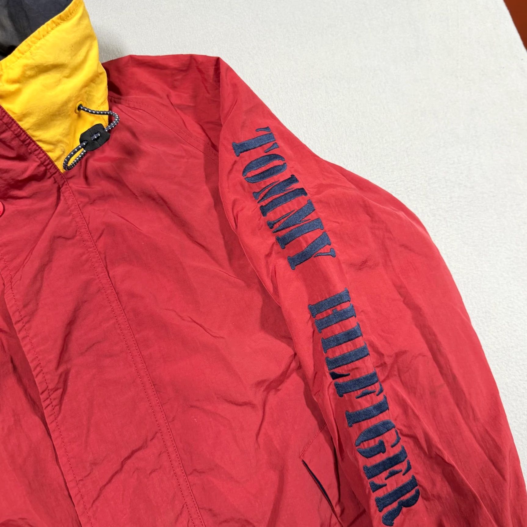 Tommy Hilfiger VINTAGE Tommy Hilfiger Jacket Mens Large Red Hooded Windbreaker 90s Logo Embroidered Zip Pockets Lightweight Size US L / EU 52-54 / 3 - 3 Thumbnail
