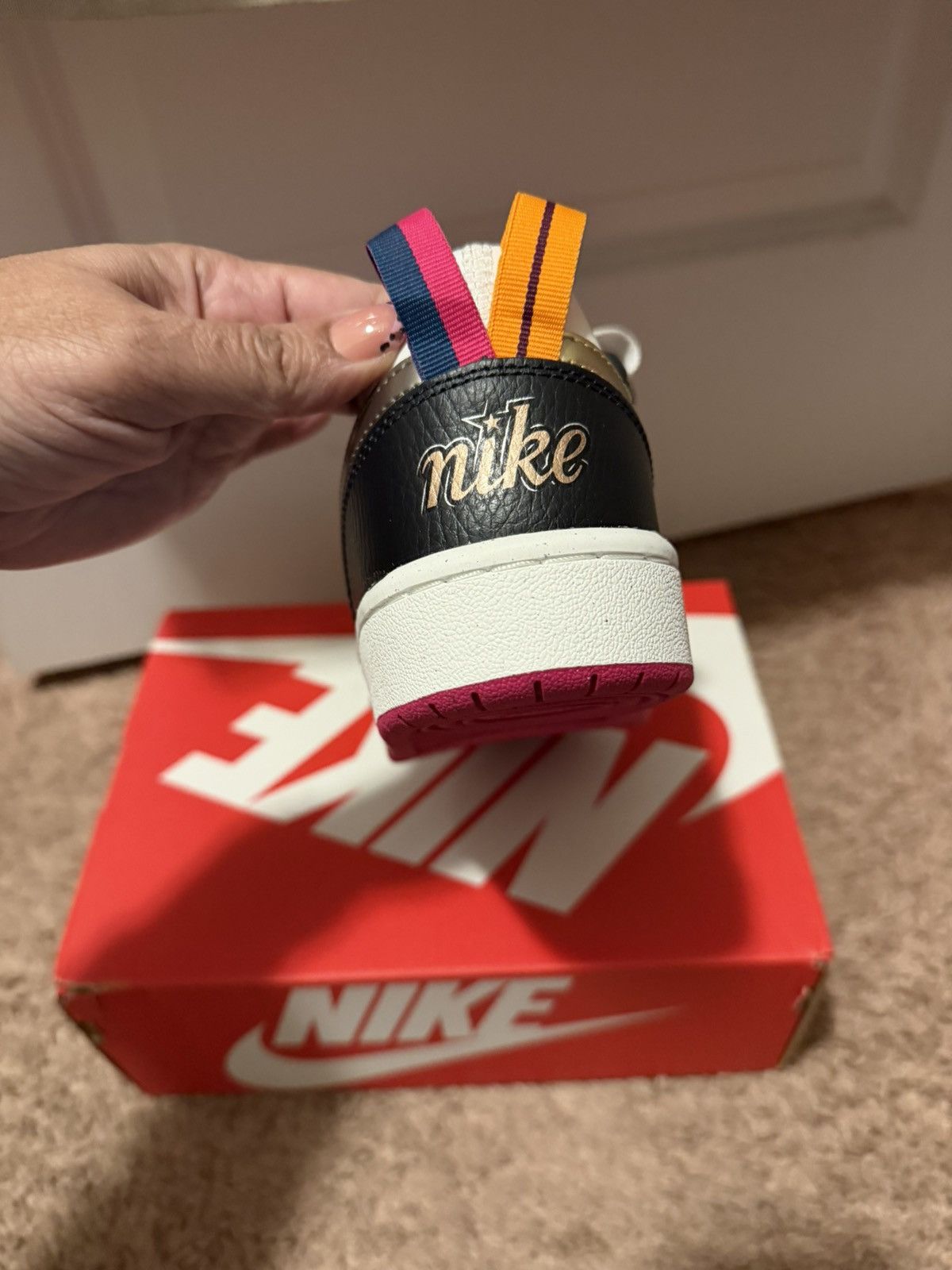 Nike COURT BOROUGH LOW 2 SE (GS) 7 Youth Size US 7 / IT 37 - 6 Thumbnail