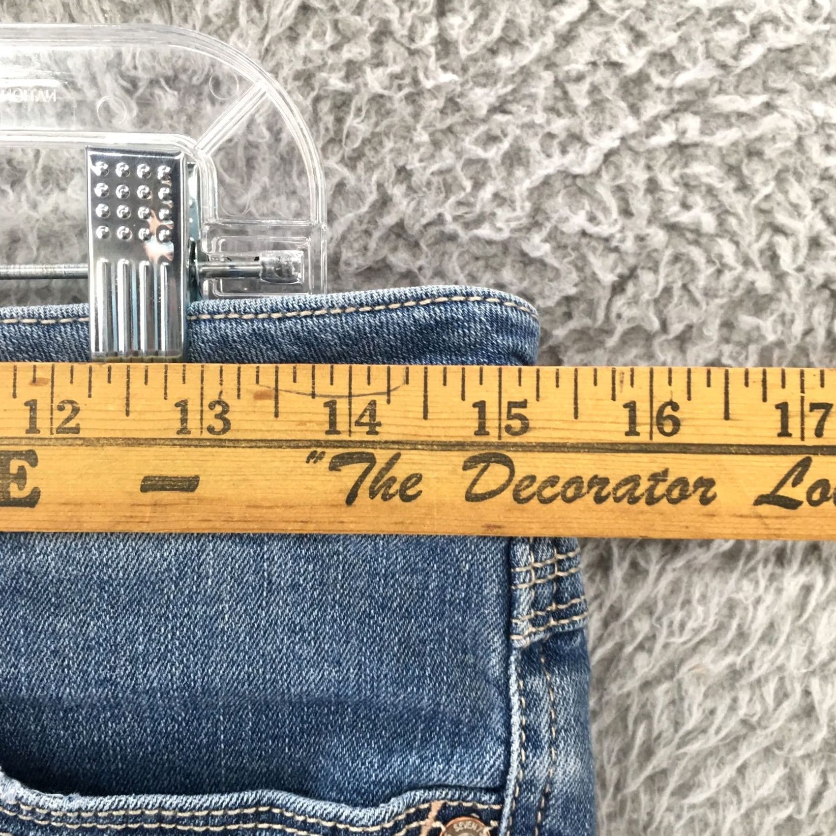 Vintage Seven7 Cut Off Shorts Womens 6 Blue Distressed Denim High Rise Zip Fly Raw Hem Size 28" / US 6 / IT 42 - 4 Thumbnail