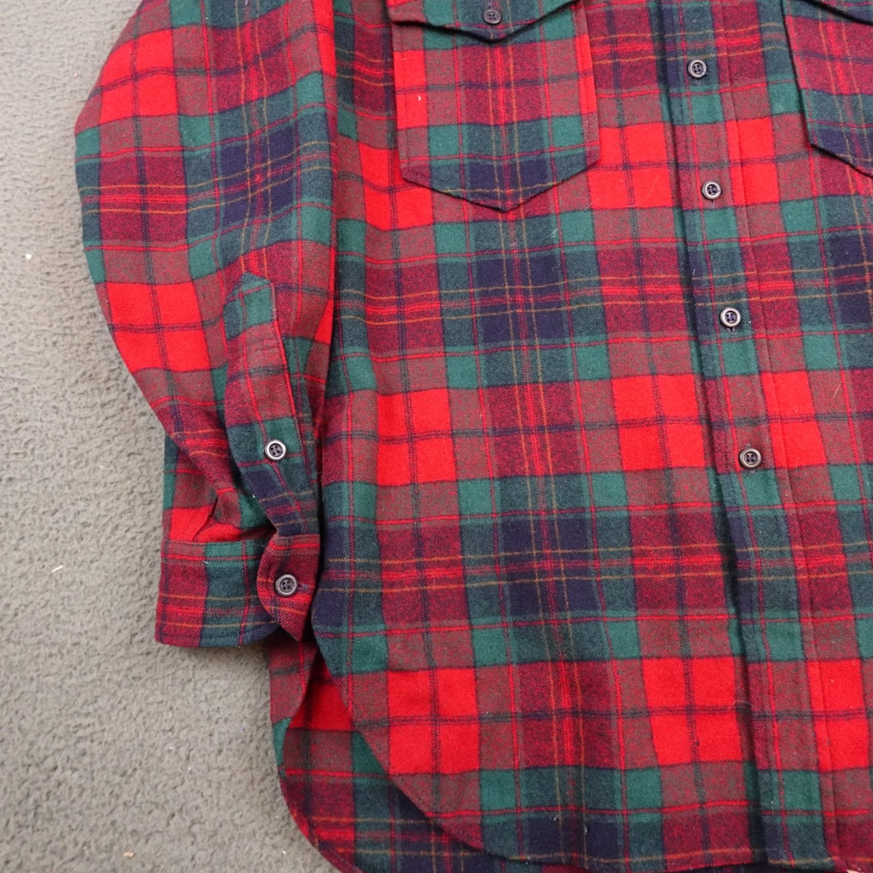 Pendleton VINTAGE Pendleton Flannel Shirt Mens Large Red Plaid Wool Quilted Lined USA Shirt Mens Large Red Plaid Wool Quilted Lined USA Size US L / EU 52-54 / 3 - 3 Thumbnail