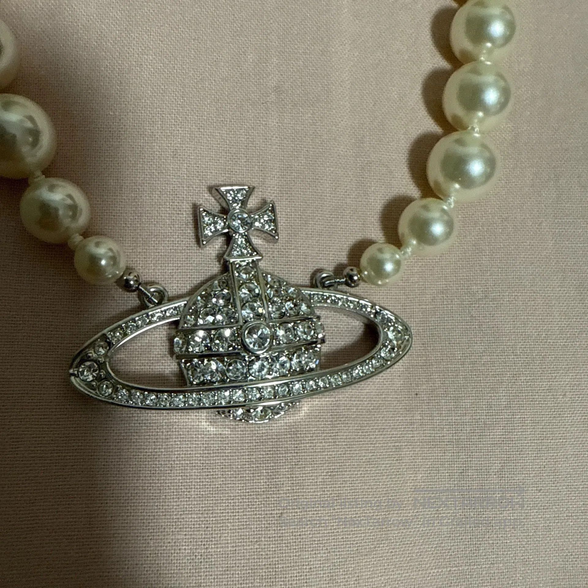 Vivienne Westwood vivienne westwood pearl necklace with crown detail. Size ONE SIZE - 2 Thumbnail