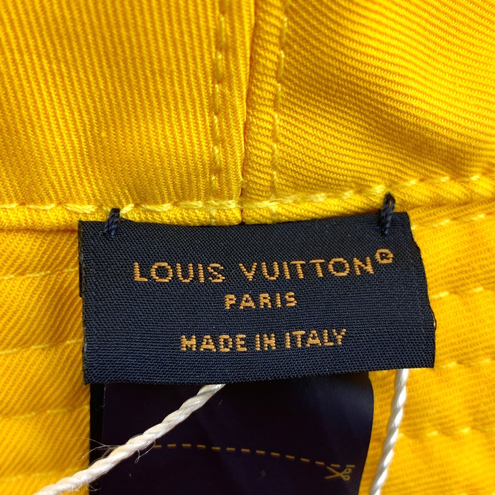 Louis Vuitton Louis Vuitton Reversible Bucket Hat White/Yellow Cotton Bran Size ONE SIZE - 2 Thumbnail