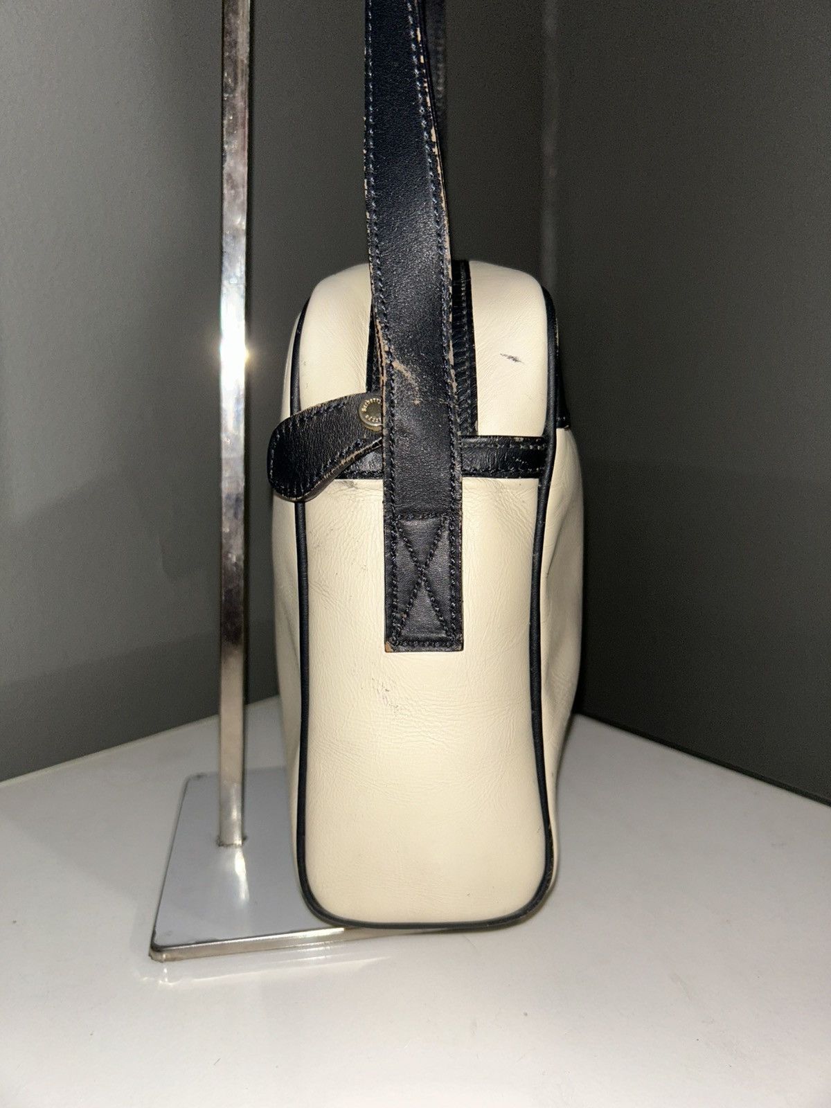 Burberry Vintage Burberry Leather Crossbody w Nova Check Interior Size ONE SIZE - 10 Thumbnail