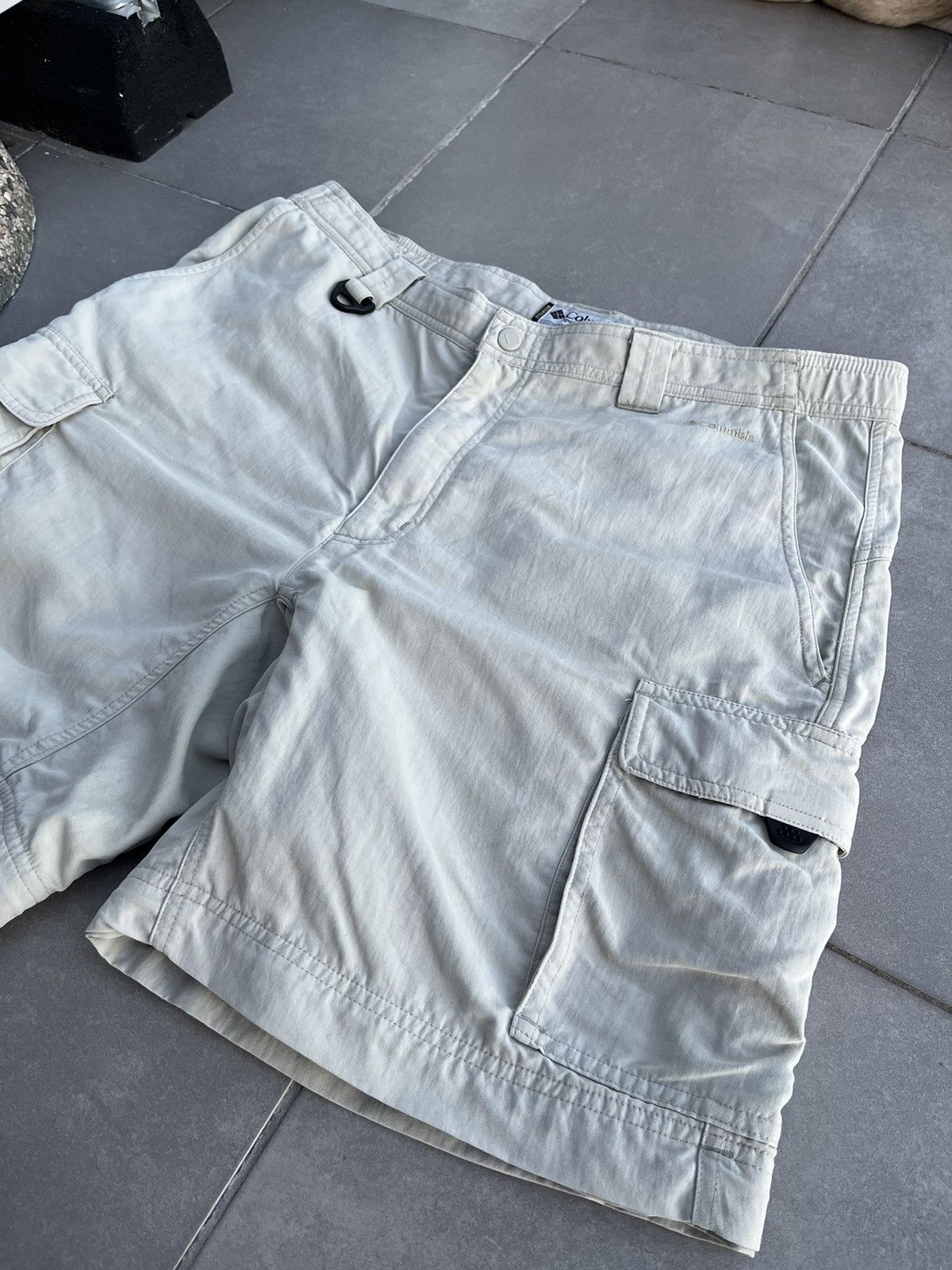 Columbia Columbia cargo shorts pockets beige khaki vintage Size US 32 / EU 48 - 2 Thumbnail
