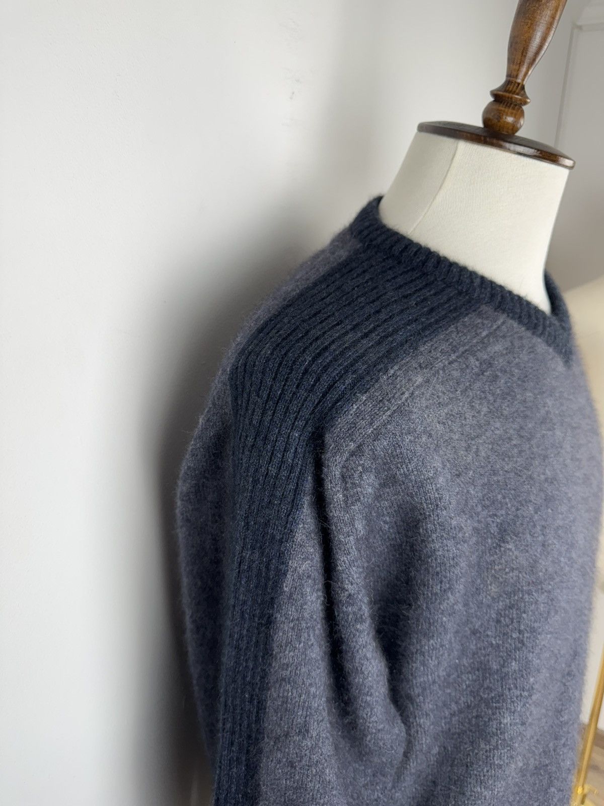 Native Men’s Native World Possum Wool V-Neck Sweater size M Size US M / EU 48-50 / 2 - 3 Thumbnail