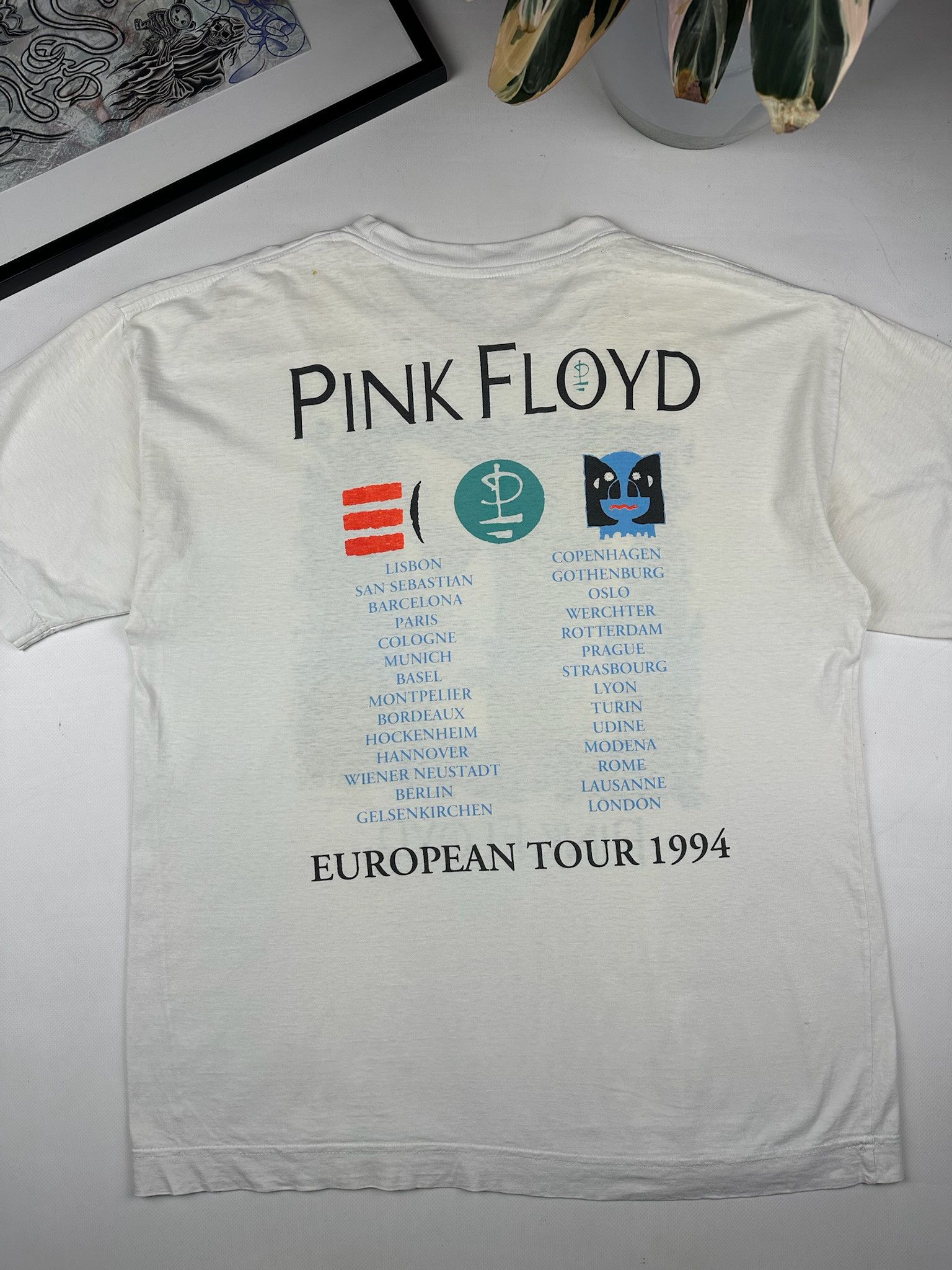 Vintage Pink Floyd Division Bell Italian Tour 1994 Official T-Shirt Size US L / EU 52-54 / 3 - 4 Thumbnail