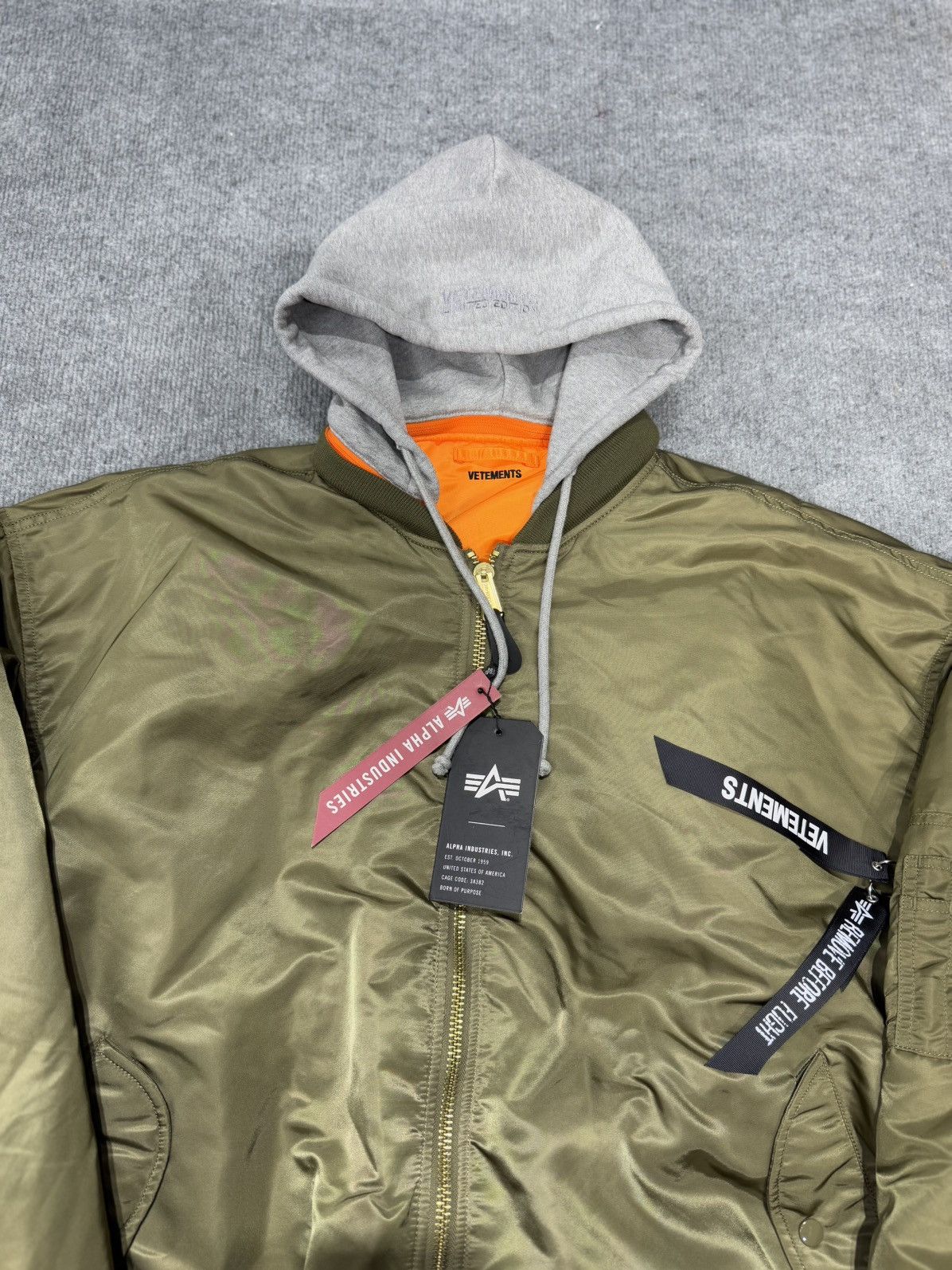 Vetements FW2018 - VETEMENTS - Alpha Industries - Reversible Jacket Size US L / EU 52-54 / 3 - 9 Thumbnail