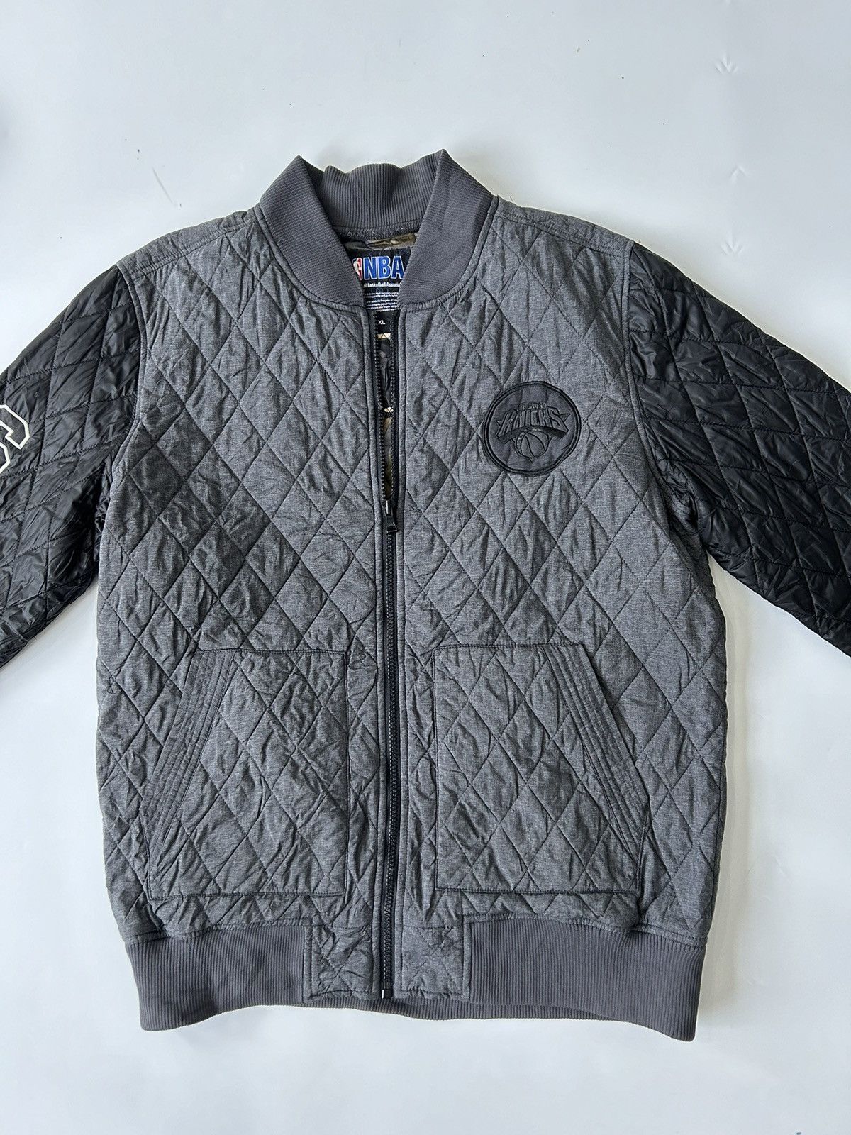 NBA × Vintage NBA KNICKS 46 QUILTED VARSITY JACKET Size US XL / EU 56 / 4 - 2 Thumbnail