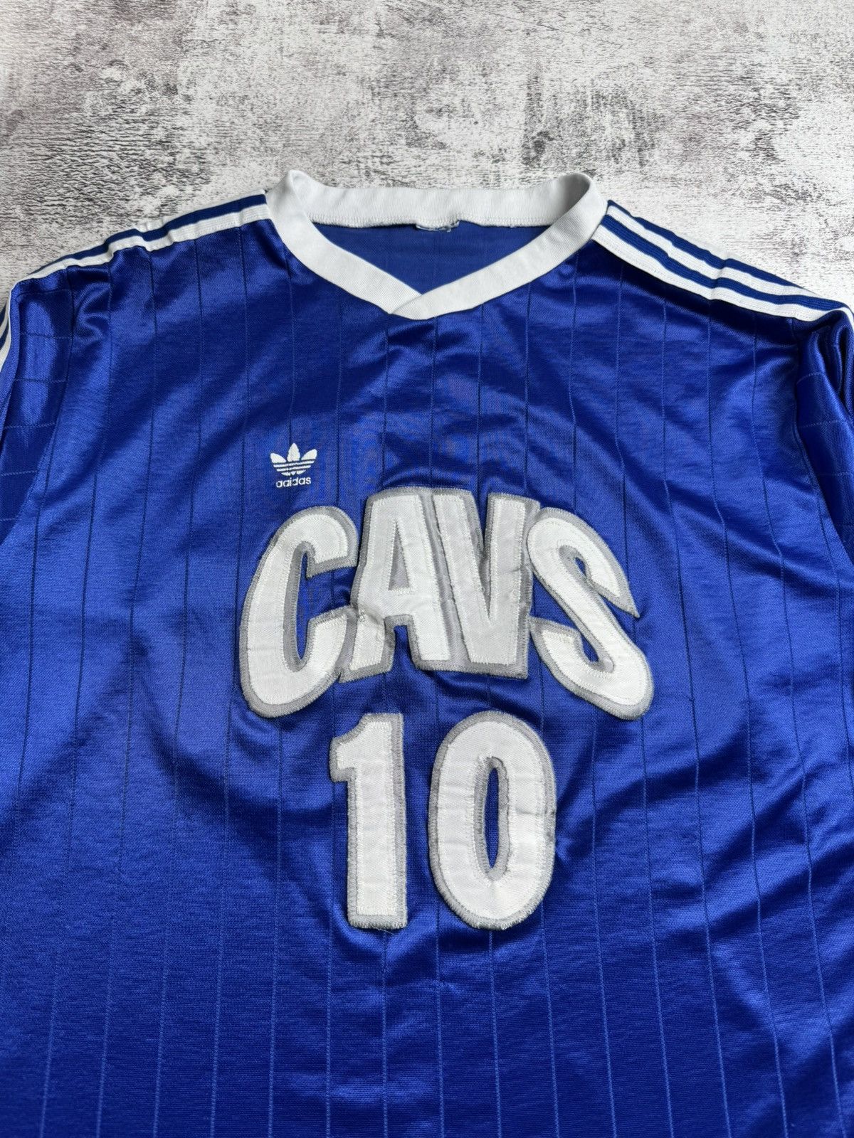 Adidas CAVS 80s 90s Adidas Cleveland Cavaliers NBA Blue RARE Longsleeve Jersey T Shirt Size US XL / EU 56 / 4 - 5 Thumbnail
