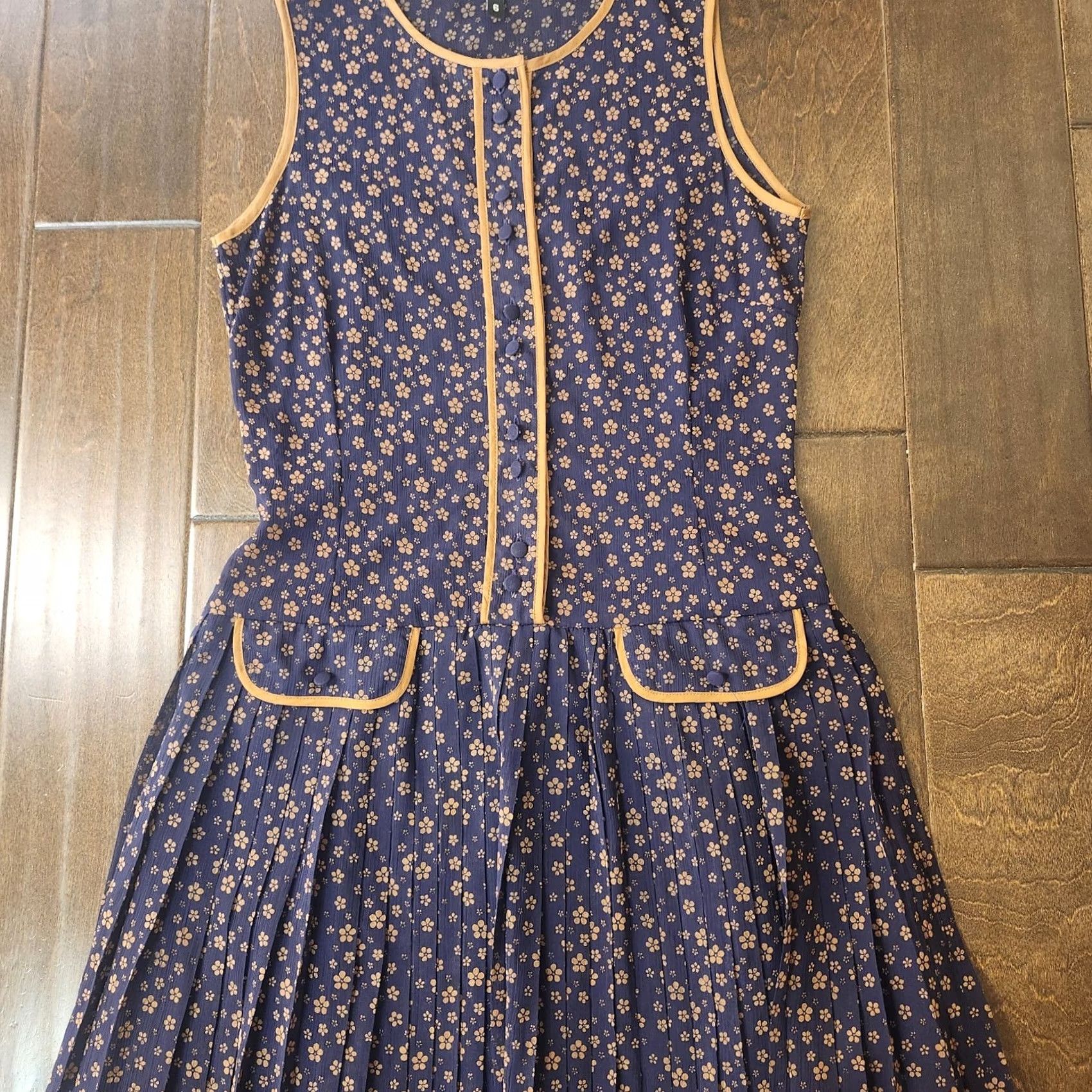 H&M H&M Dress Womens Size 6 Navy Floral Pleated Fit Flare Sleeveless Pockets Dress Size M / US 6-8 / IT 42-44 - 4 Thumbnail
