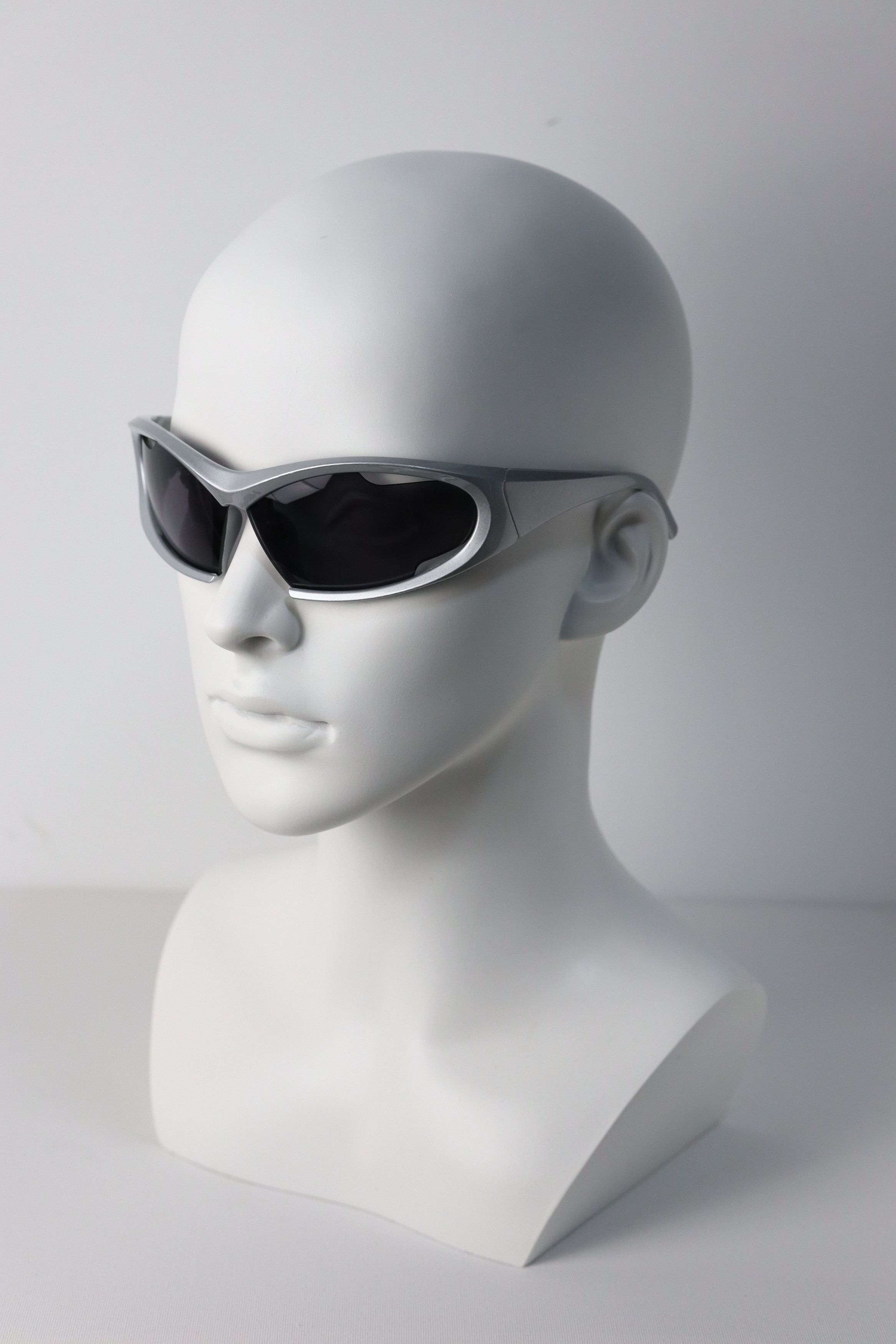 Japanese Brand Y2k Avant Garde Futuristic Silver Sunglasses Unisex OS Size ONE SIZE - 3 Thumbnail