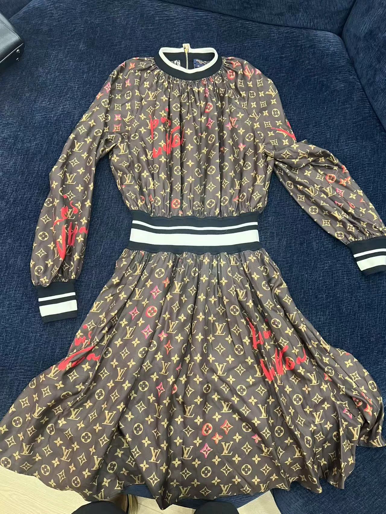 Louis Vuitton Louis Vuitton Monogram Silk Dress Size M / US 6-8 / IT 42-44 - 1 Thumbnail
