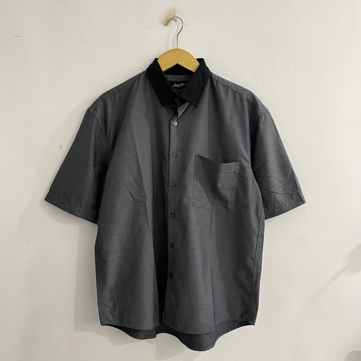 Naive - Basic Minimalist Shirt
