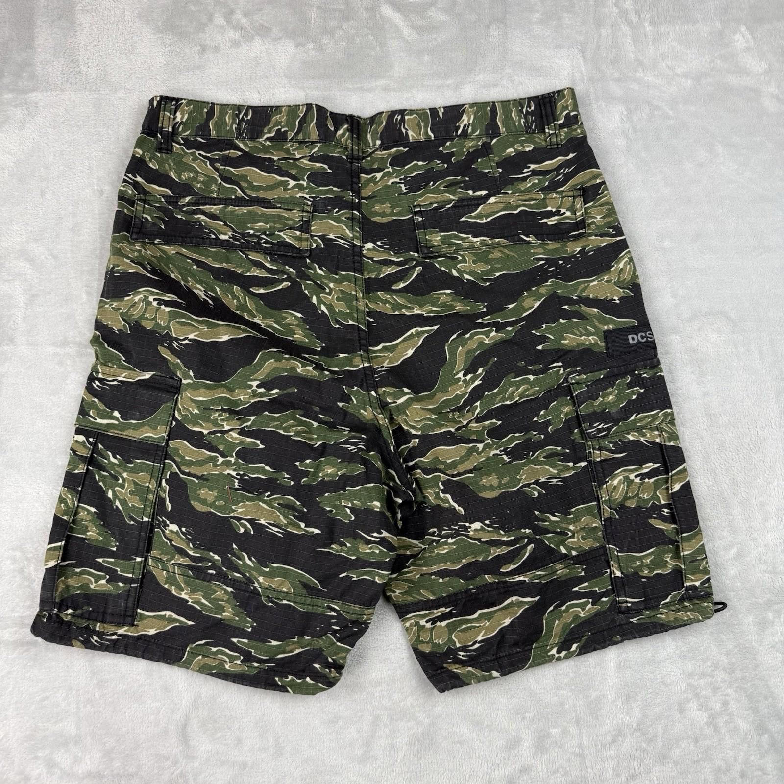 Other Y2K DC Shoes Camo Cargo Shorts Mens 34 Skate Streetwear Size US 34 / EU 50 - 3 Thumbnail