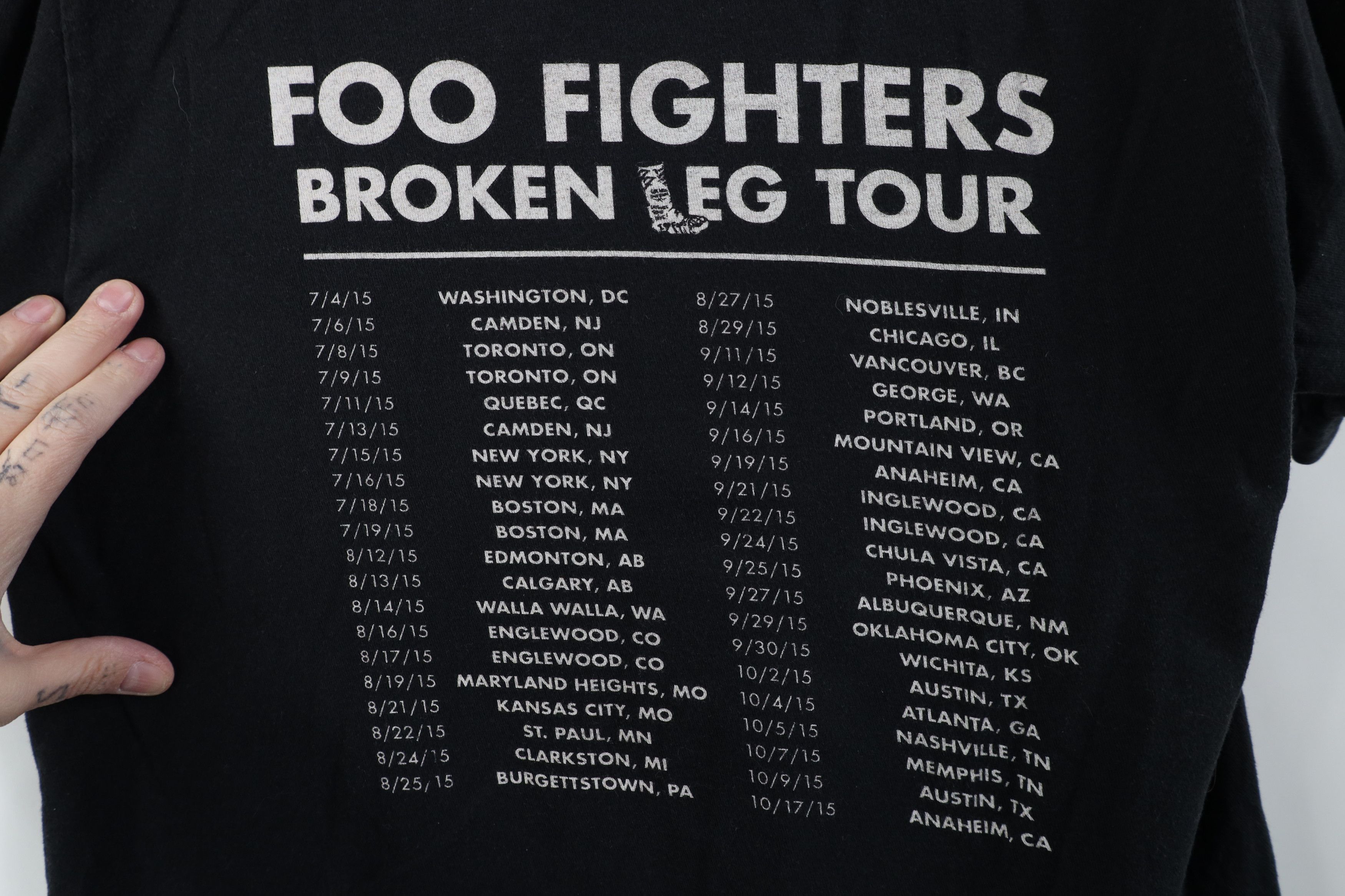 Vintage Vintage Y2K Break A Leg Tour Foo Fighters Band T-Shirt Size US S / EU 44-46 / 1 - 12 Thumbnail