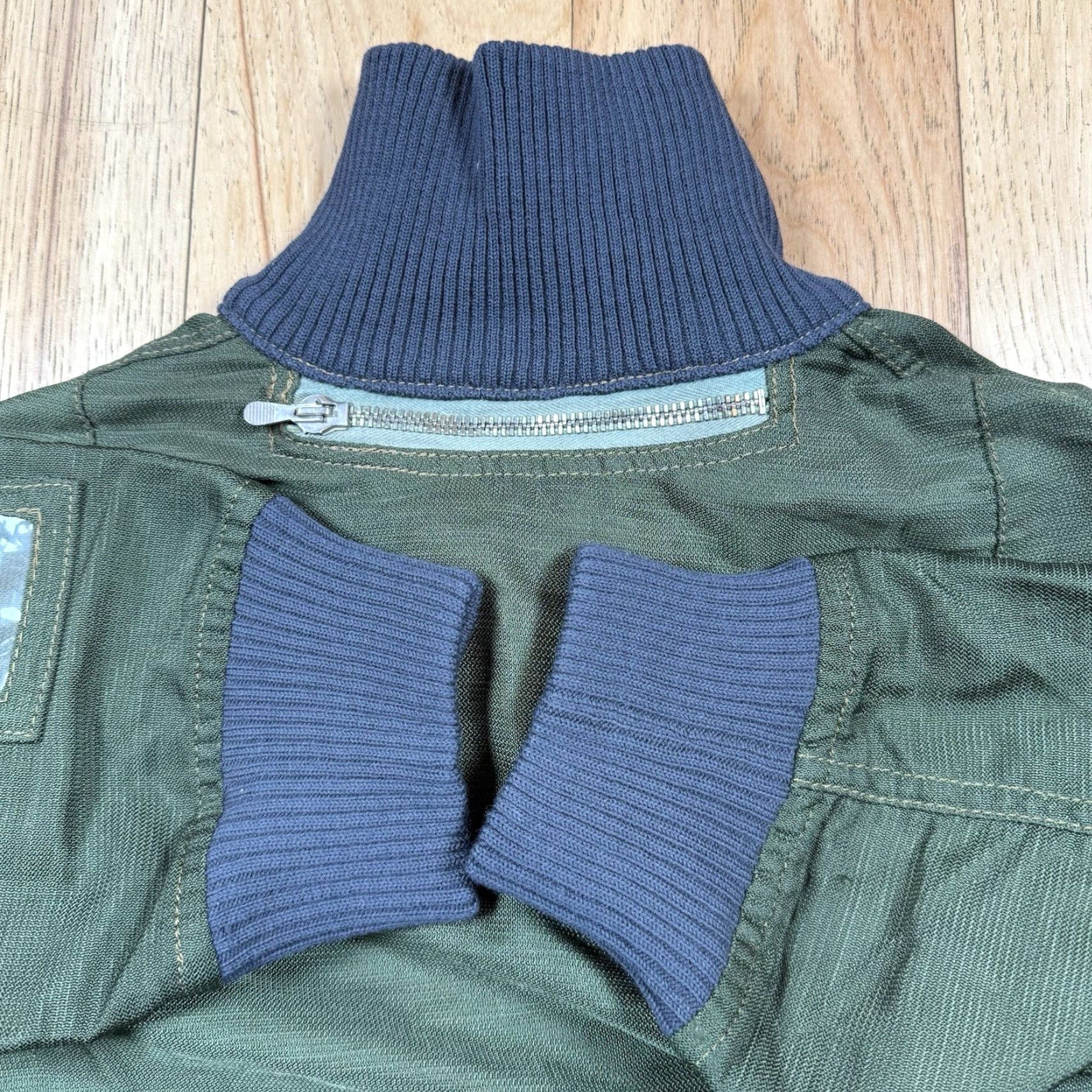 Vintage VINTAGE Flight Russian Military Bomber Jacket Green Mens Large 6 Pocket Nylon Cargo Jacket Size US L / EU 52-54 / 3 - 7 Thumbnail