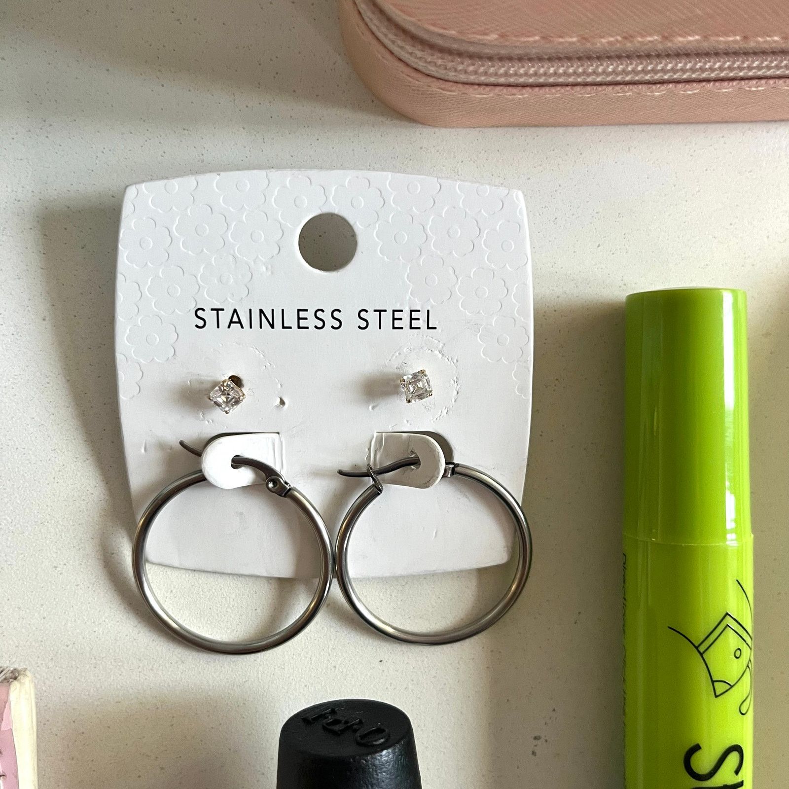 Kate Spade KATE SPADE x CLINIQUE x OPI x JEWELERY Beauty Bundle Gift! Size ONE SIZE - 3 Thumbnail