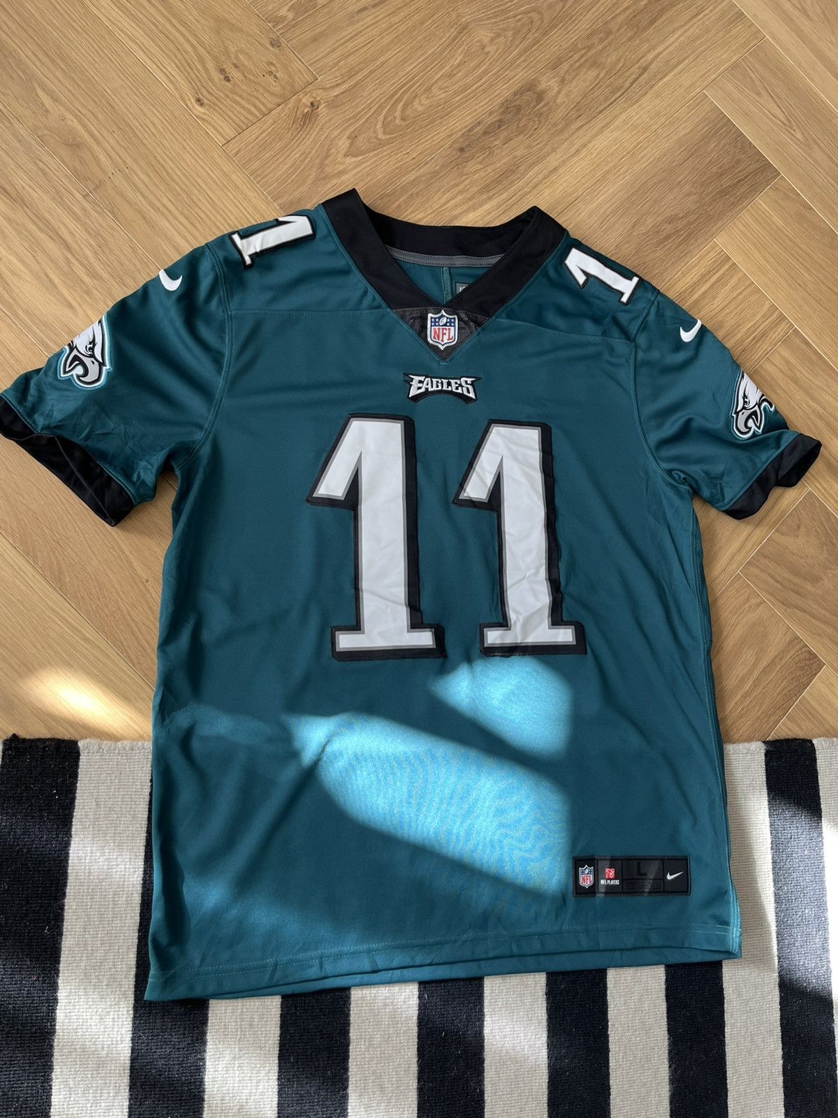 Nike Philadelphia Eagles #11 Carson Wentz NFL Jersey – Size L Size US L / EU 52-54 / 3 - 2 Thumbnail