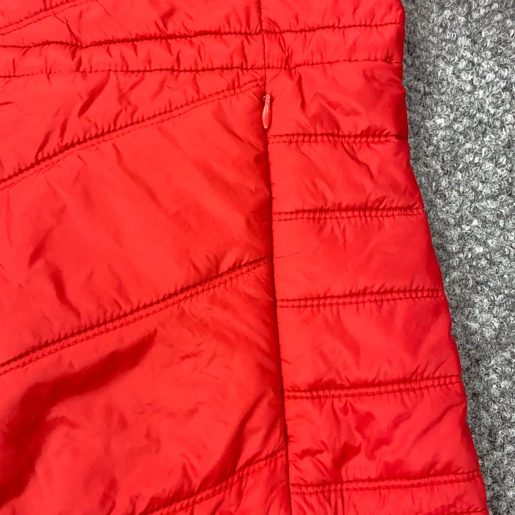 Guess GUESS Womens Jacket Small Red Nylon Mock Neck Lined Quilted Puffer Lightweight Short Zip Satin Logo Casual Outerwear Size S / US 4 / IT 40 - 2 Thumbnail