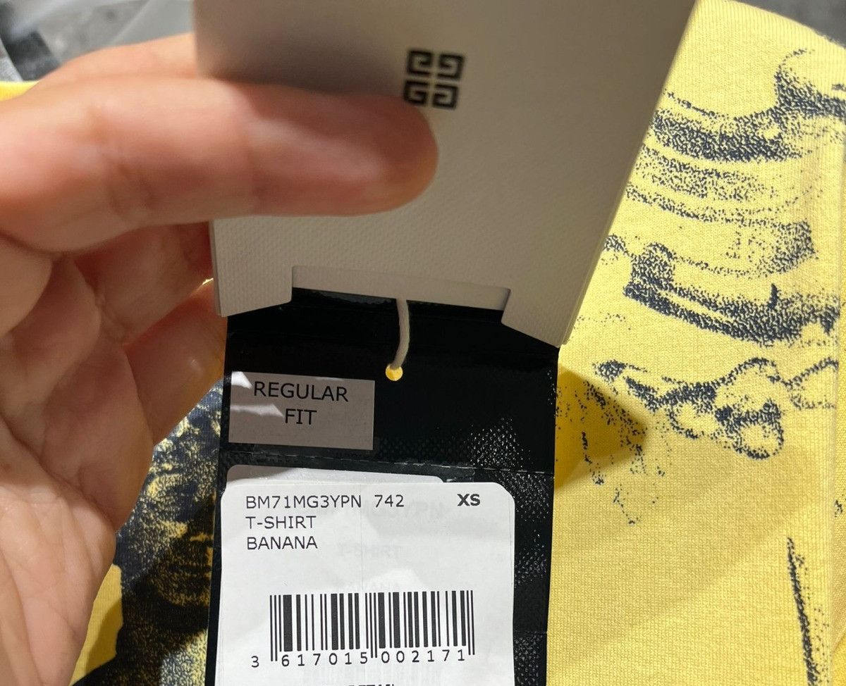 Givenchy oc11z0725 T-Shirt in Banana Size US XS / EU 42 / 0 - 5 Thumbnail