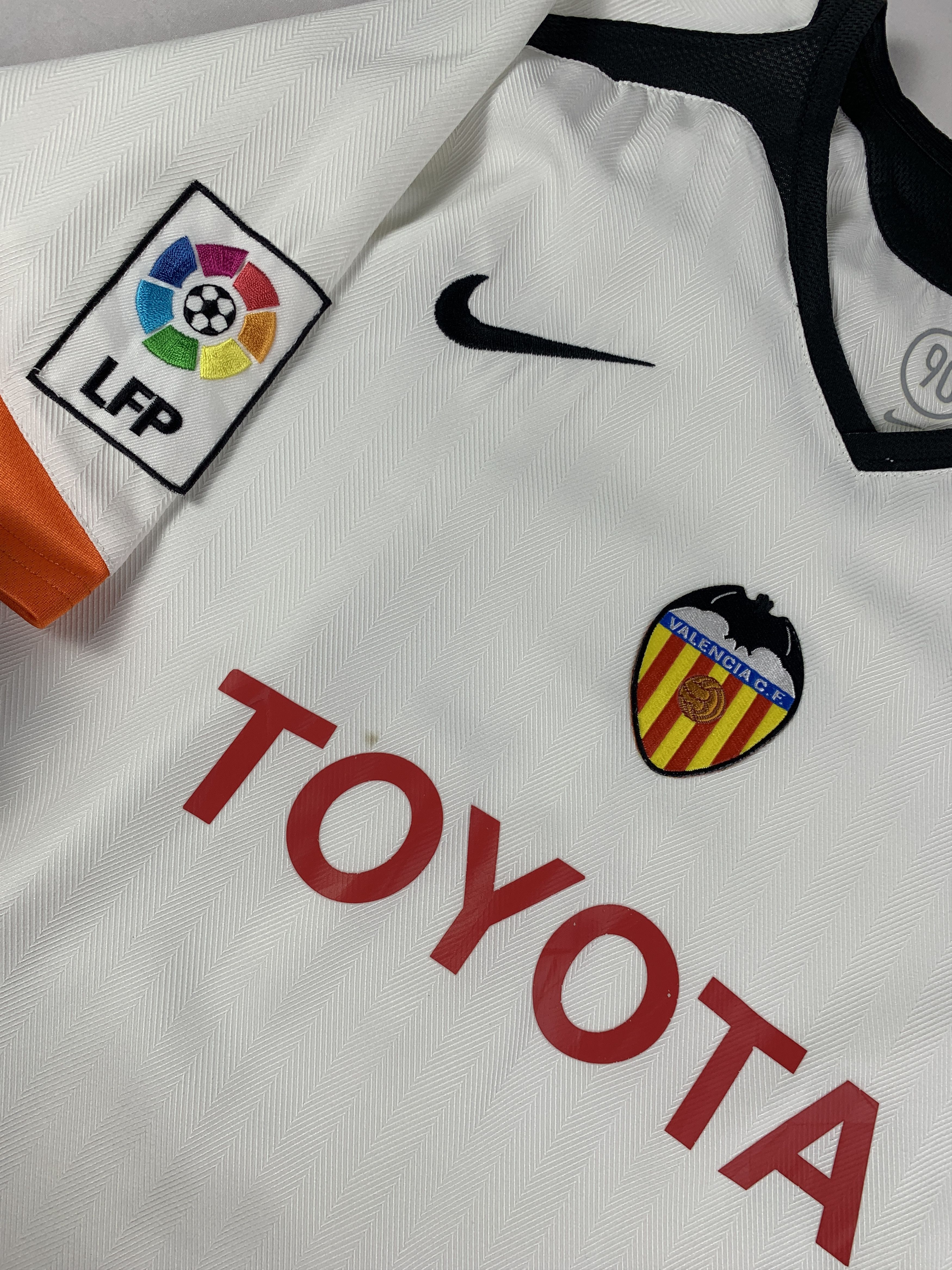 Nike 2004-2005 Valencia CF Spain Home Jersey (S) Size US S / EU 44-46 / 1 - 3 Thumbnail