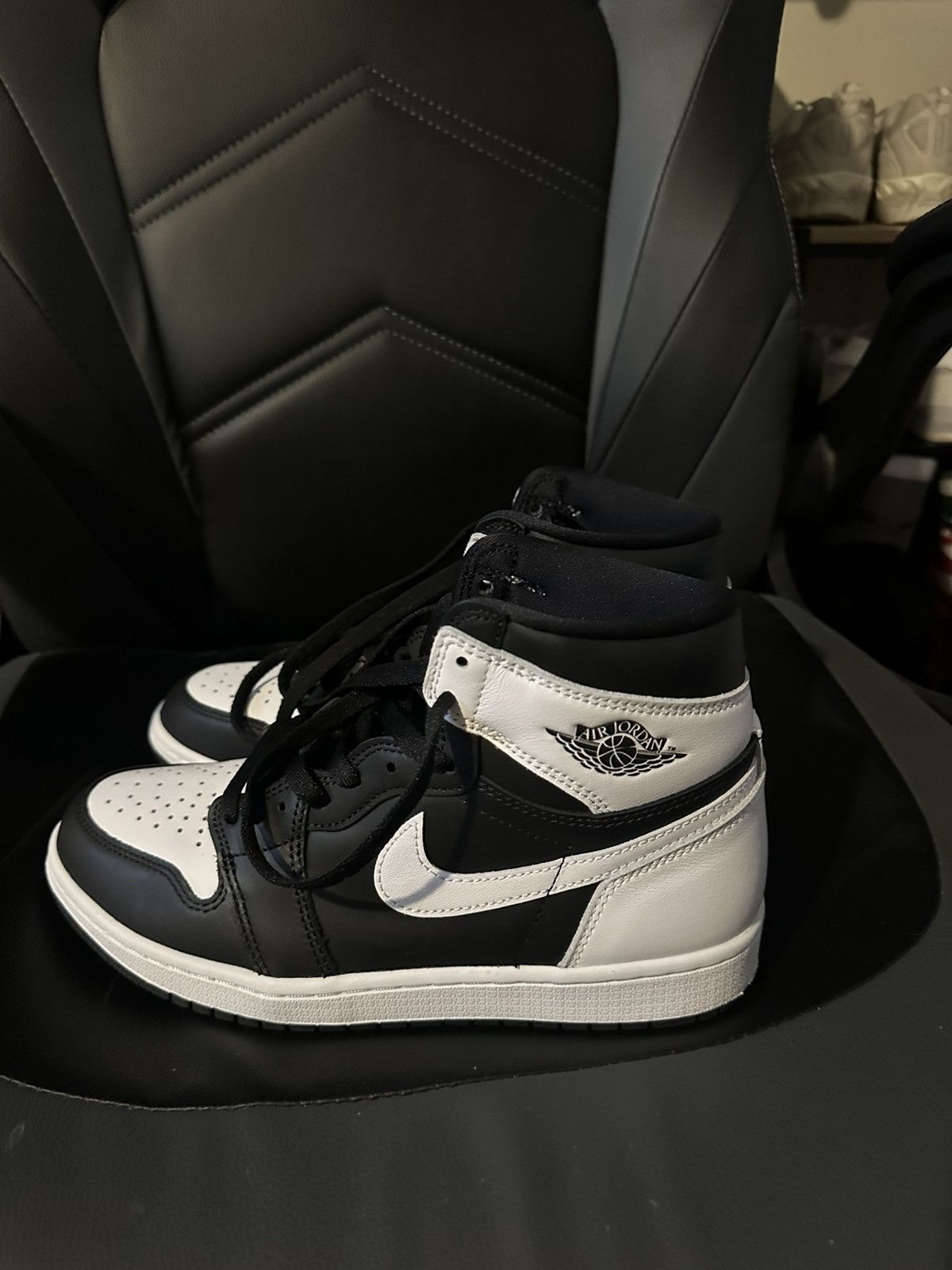 Nike Air Jordan 1 High OG Retro Black/White Size US 8.5 / EU 41-42 - 3 Thumbnail