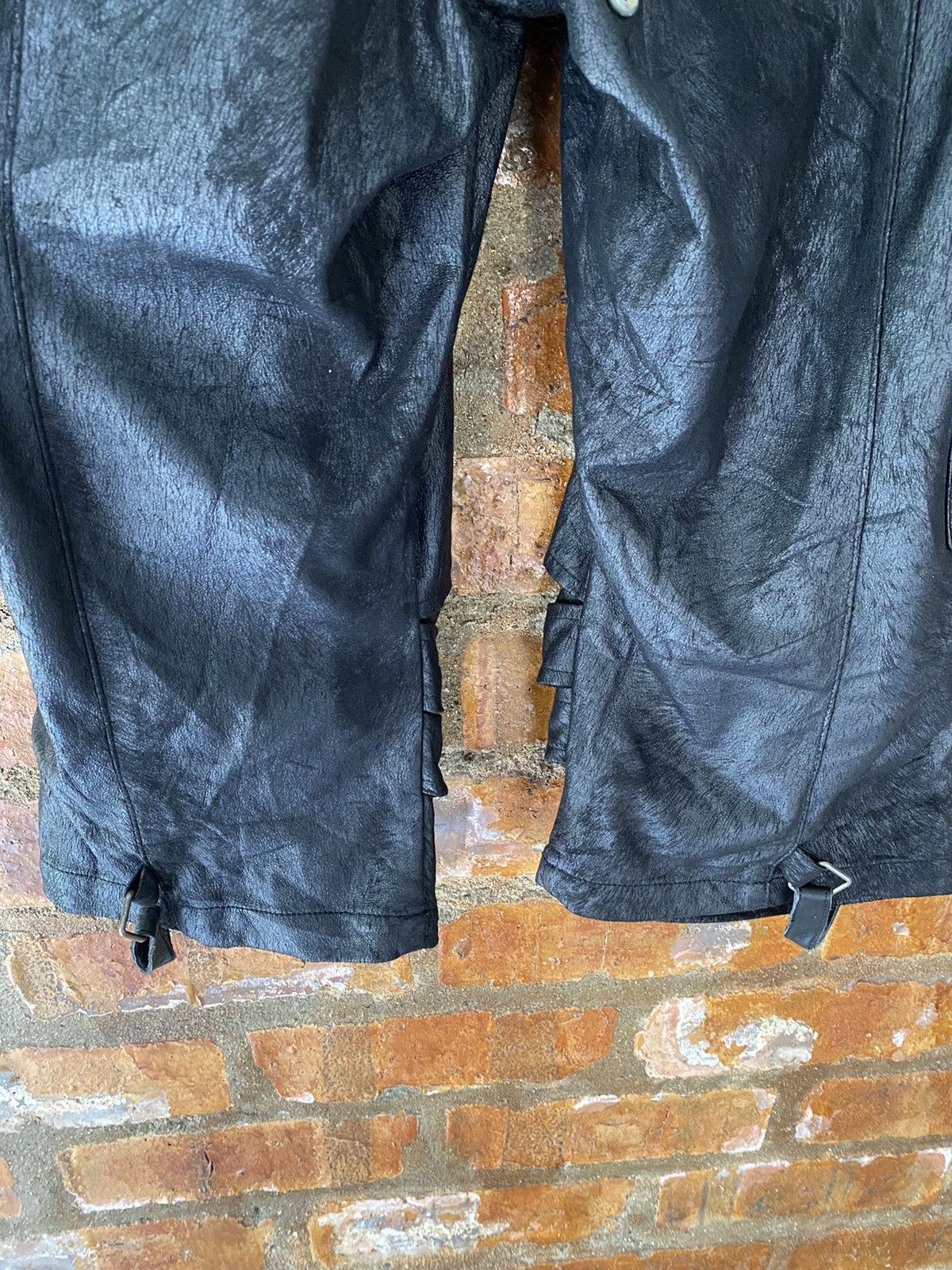Tornado Mart 2000s Tornado Mart Bondage Textured Gas Mask Cargo Shorts Size US 31 - 20 Thumbnail