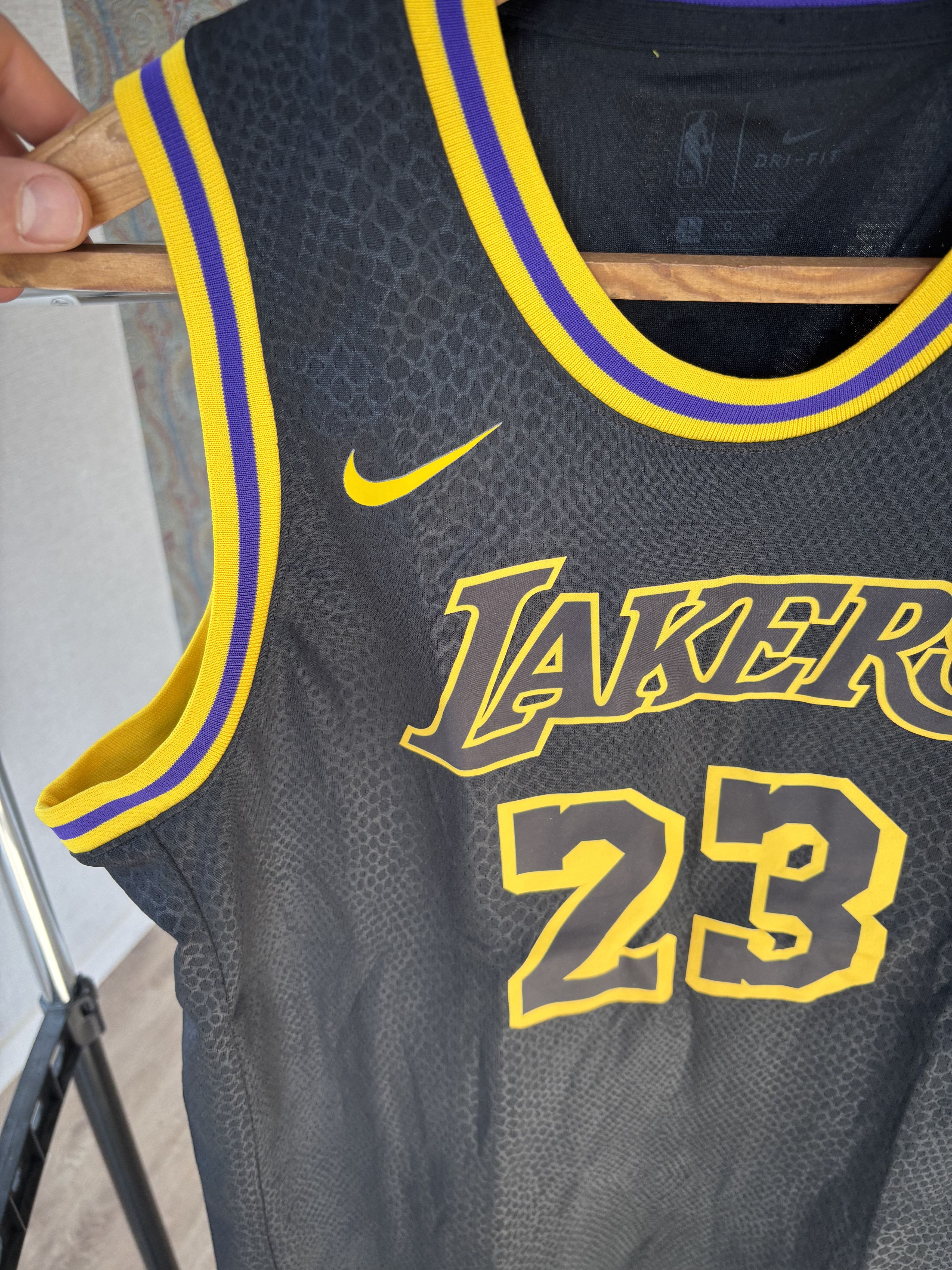 NBA Lebron James Nike Lakers Size US M / EU 48-50 / 2 - 4 Thumbnail